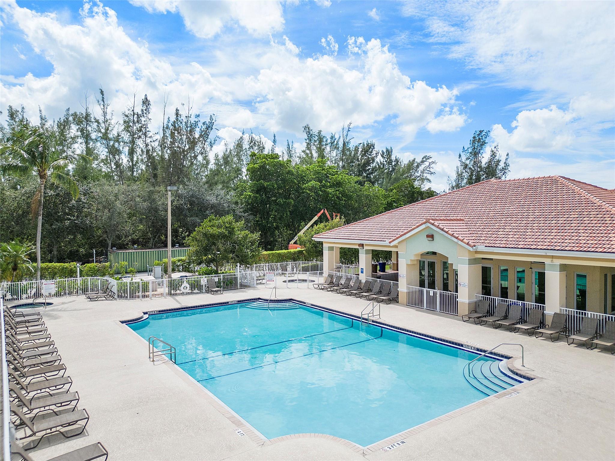 1367 SW 48th Ter