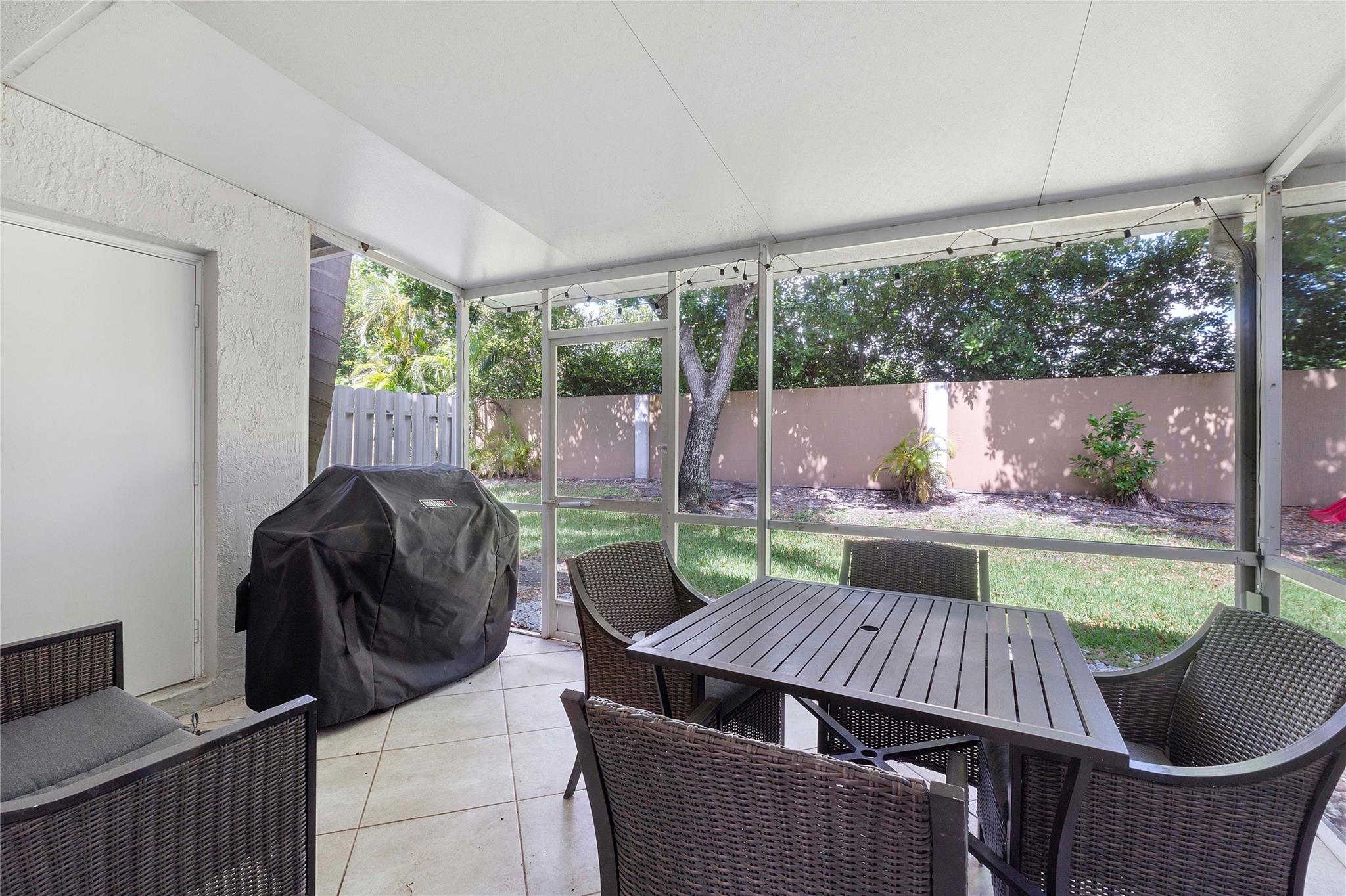 1367 SW 48th Ter