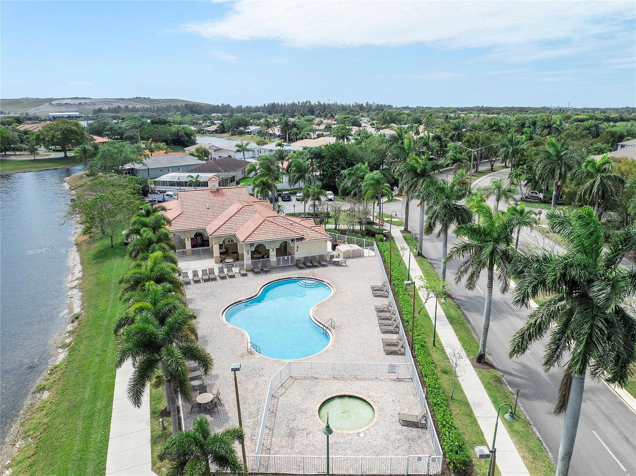1367 SW 48th Ter