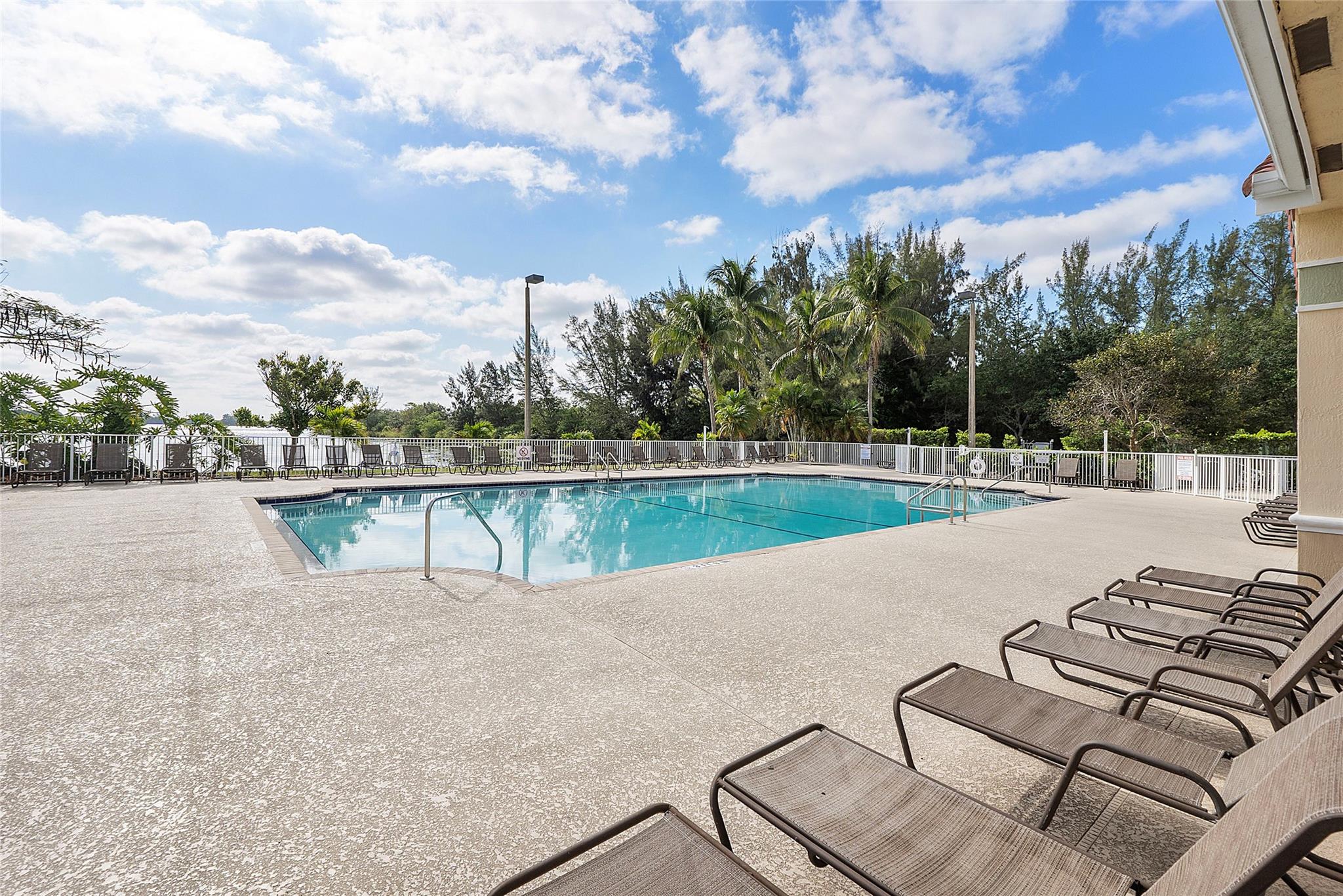 1367 SW 48th Ter
