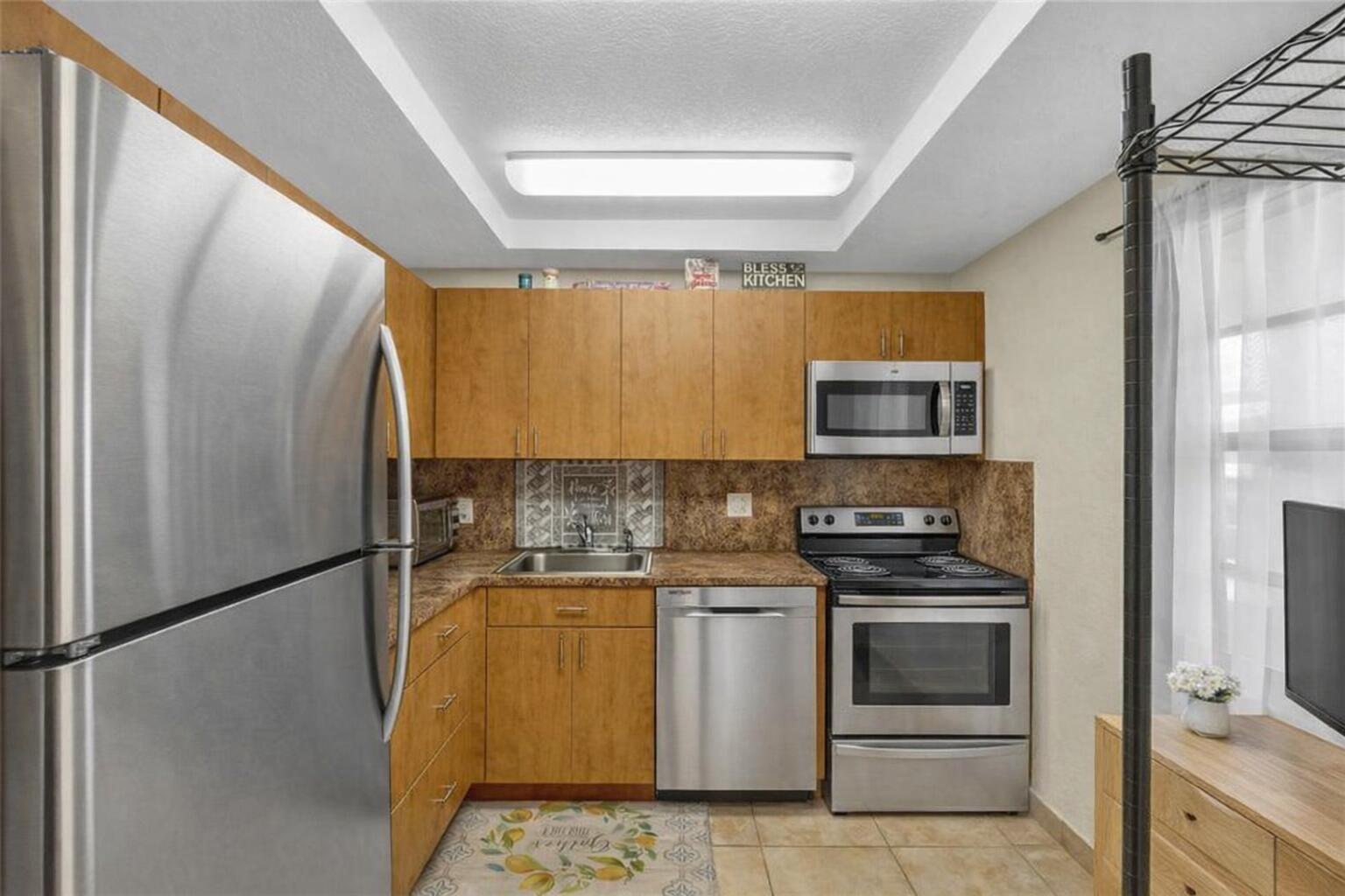 1015 Country Club Dr 203