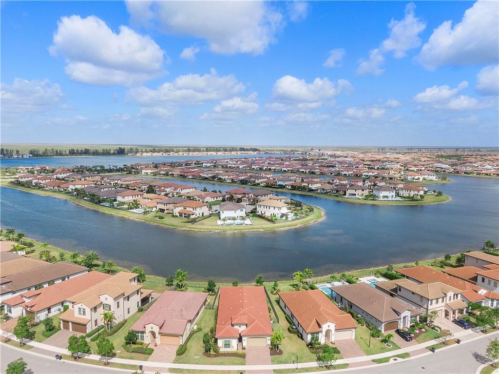 11835 S Baypoint Cir