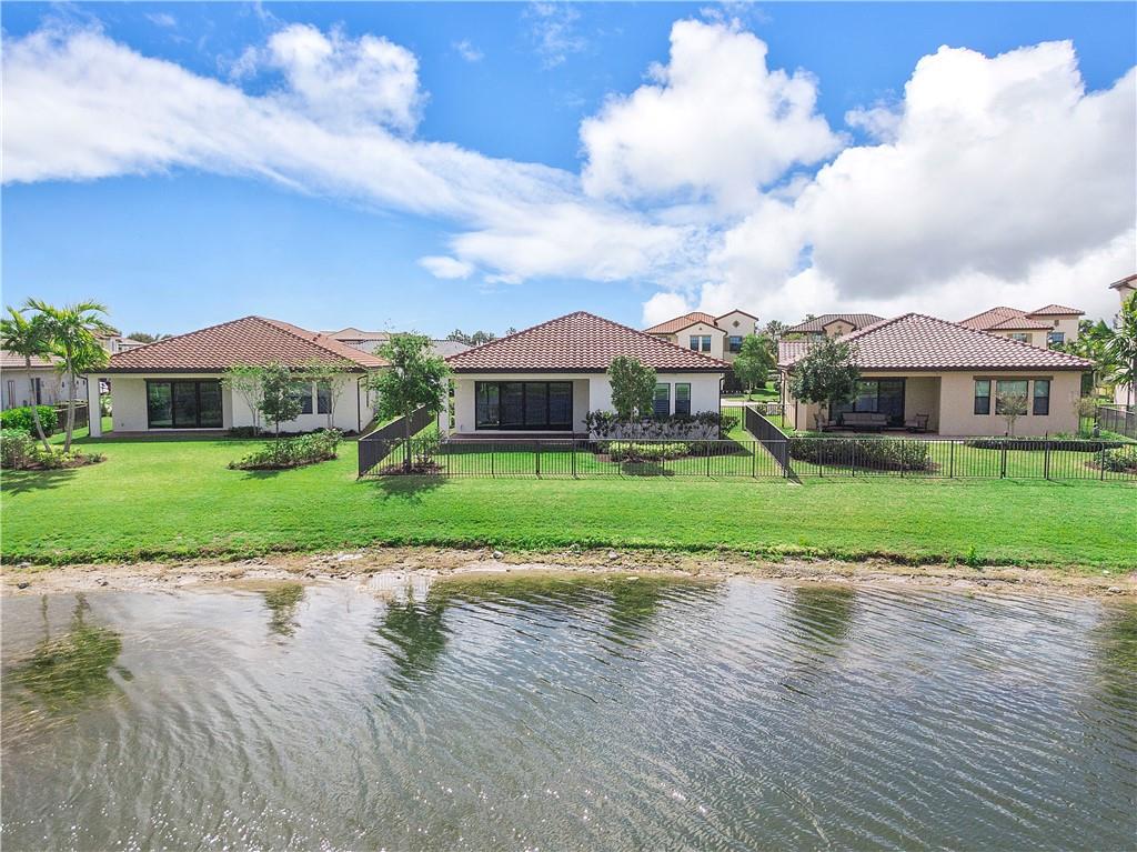 11835 S Baypoint Cir