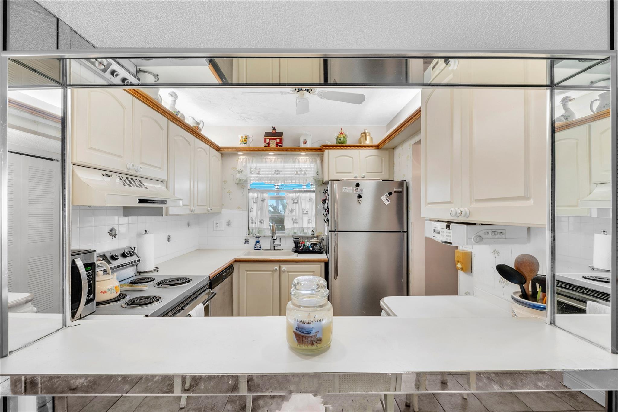 2998 Sunrise Lks Dr 115