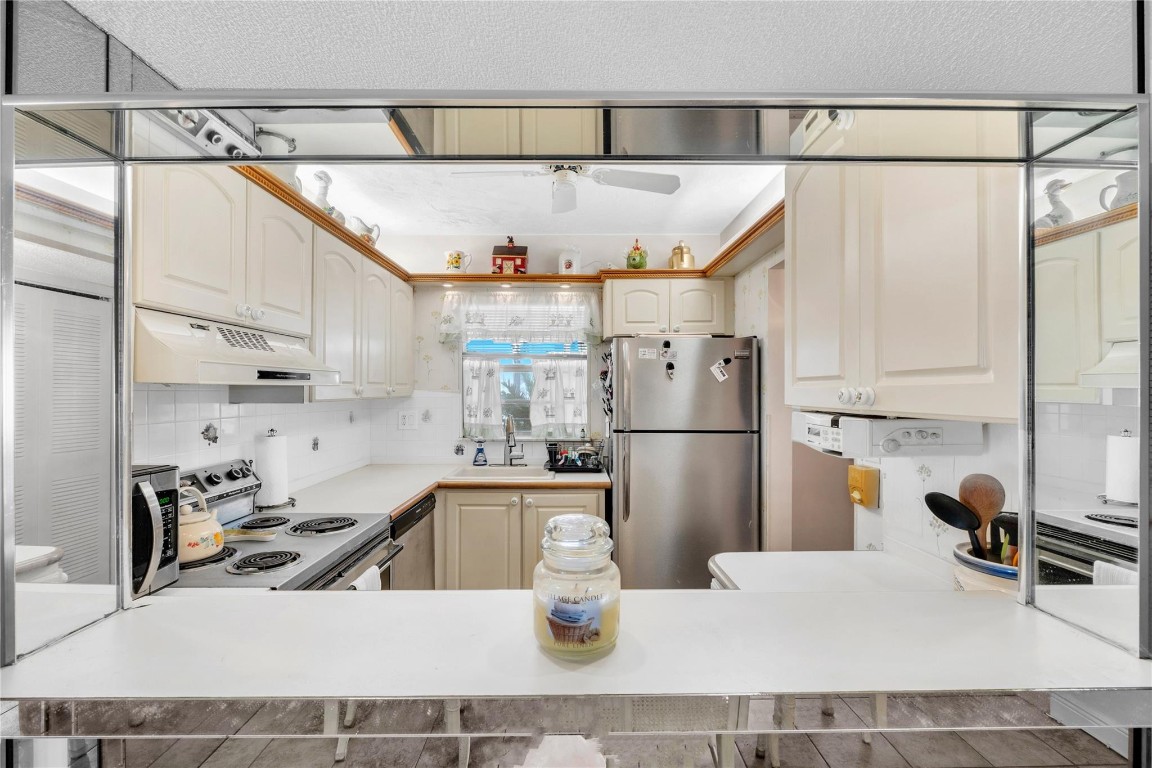 2998 Sunrise Lks Dr 115