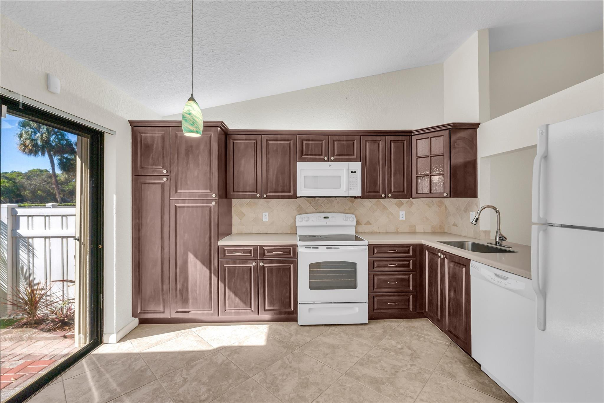 3246 Carambola Cir 3246