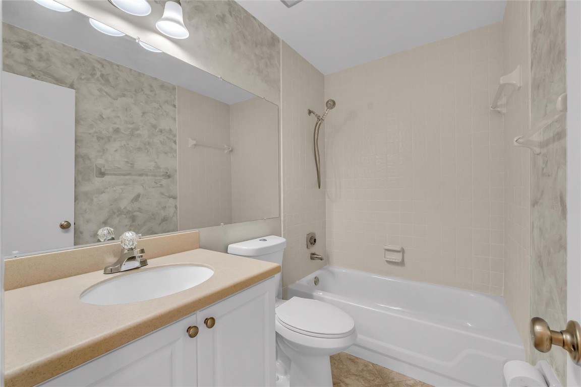 3246 Carambola Cir 3246