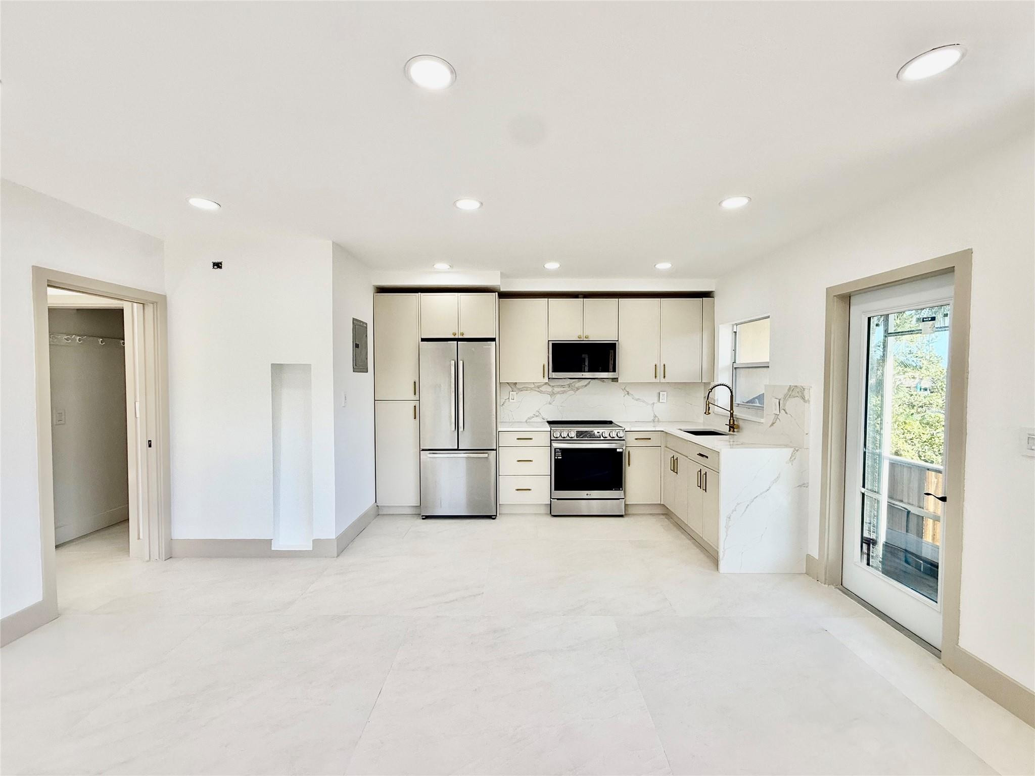 1400 SE 7th Ave 4
