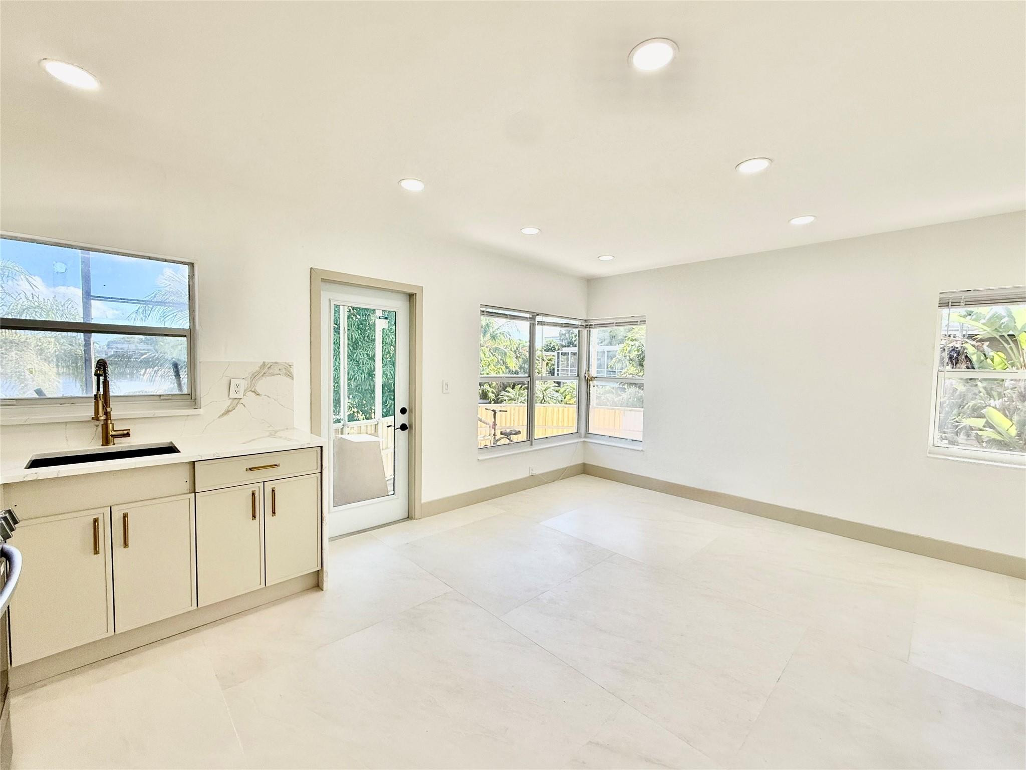 1400 SE 7th Ave 4