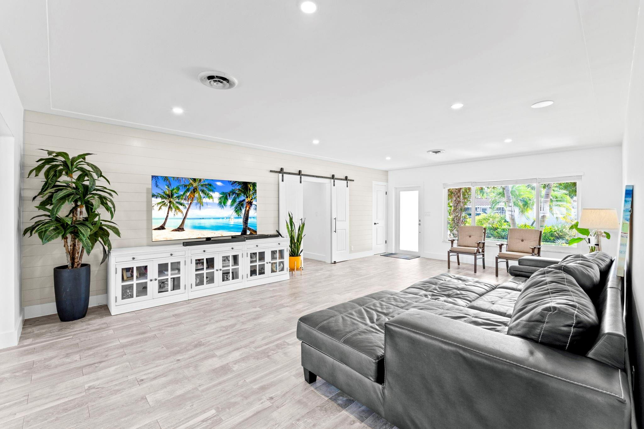 1941 Coral Reef Dr