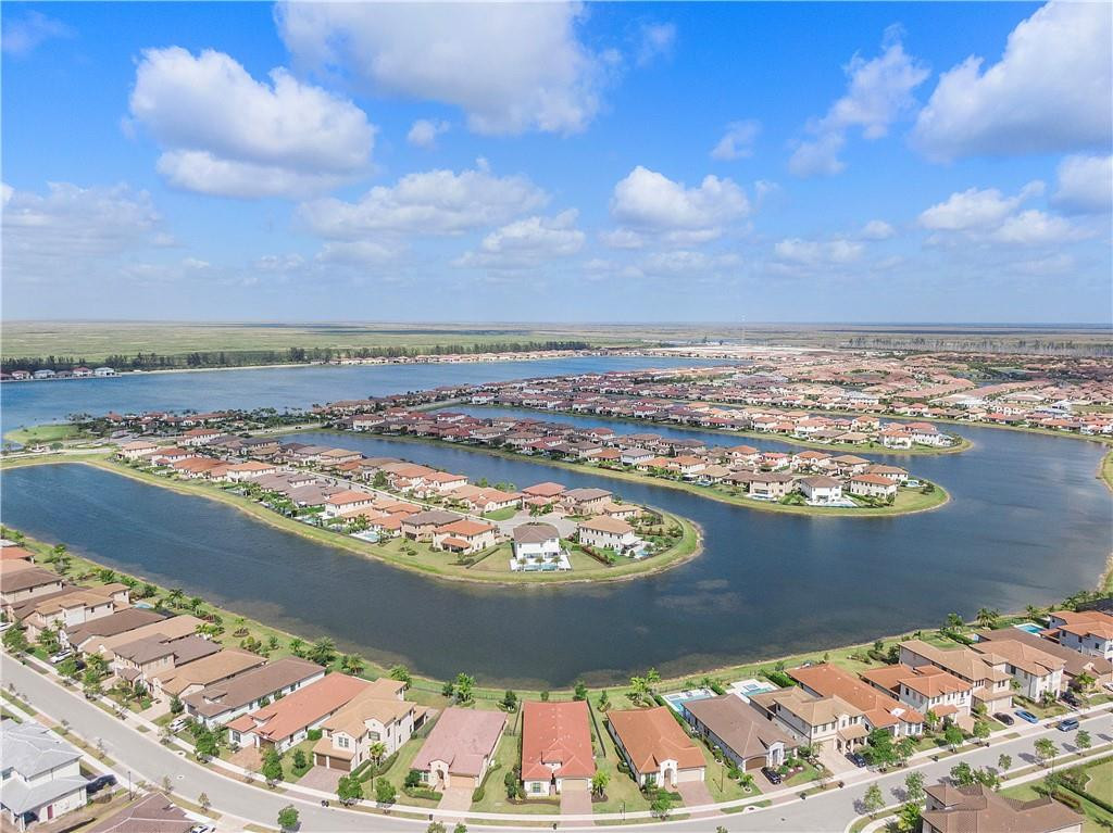 11835 S Baypoint Cir