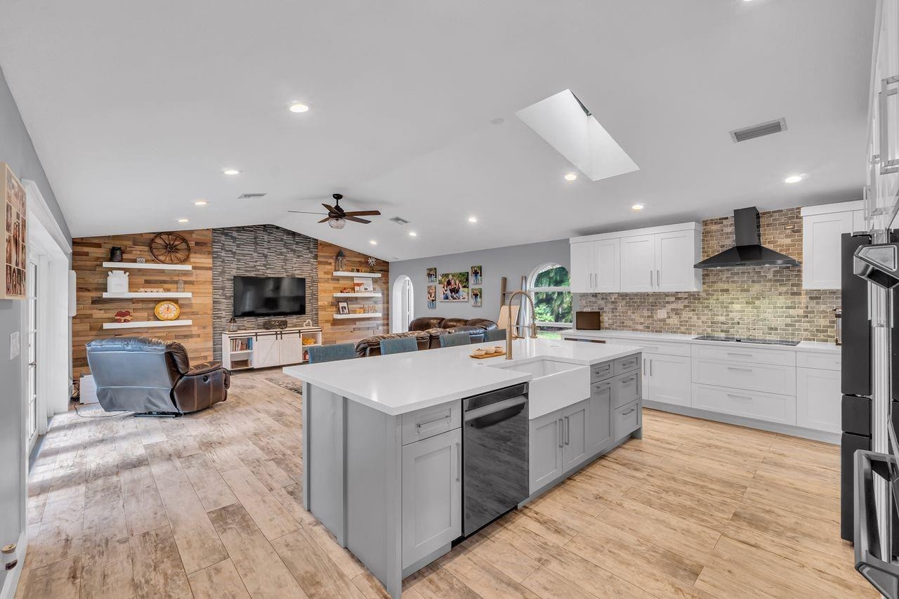 5440 NW 77th Terrace