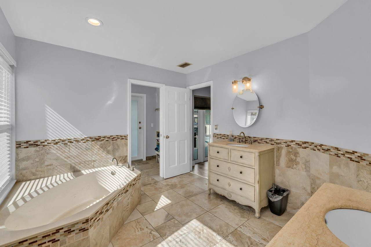 5440 NW 77th Terrace