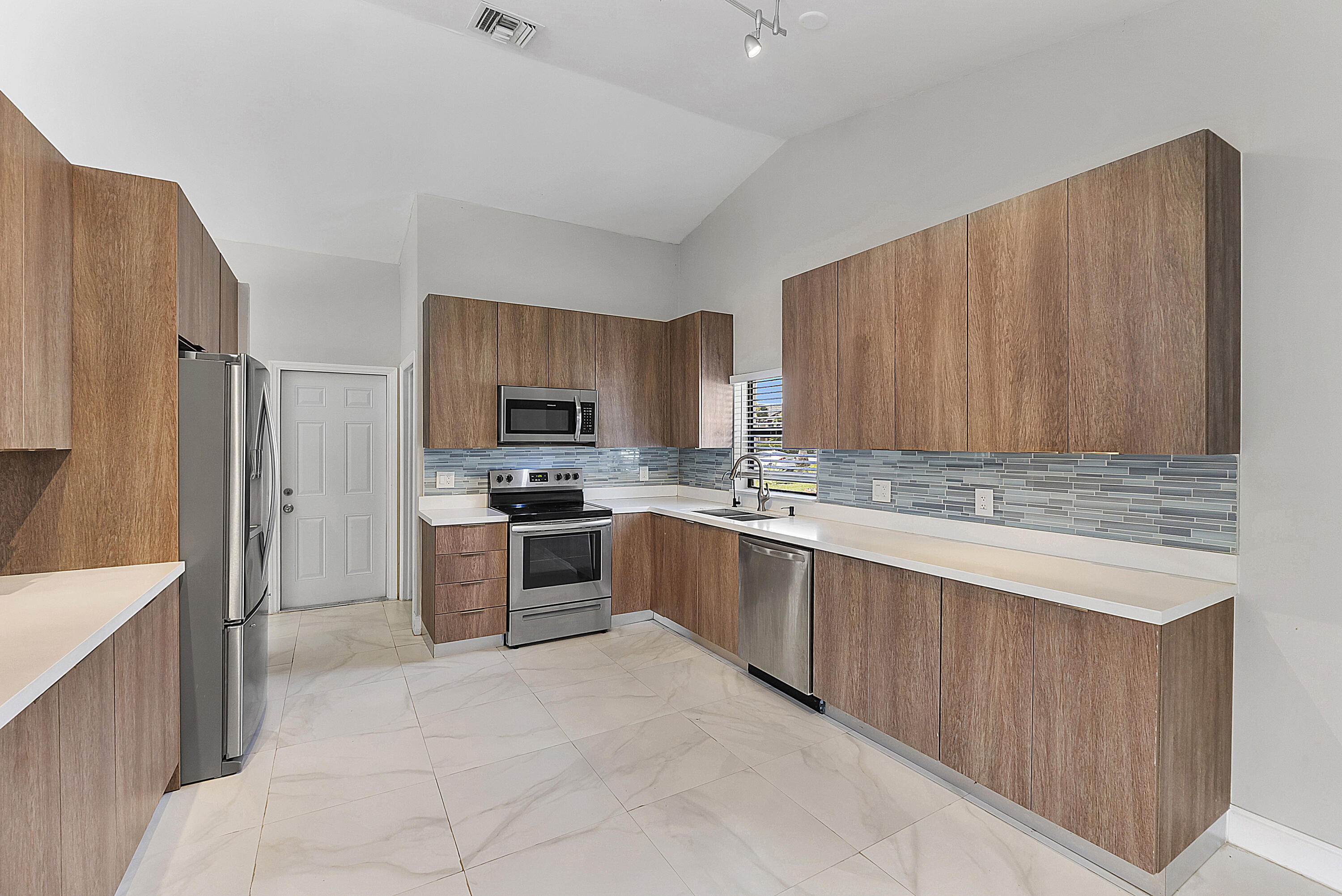 11461 NW 39th Street