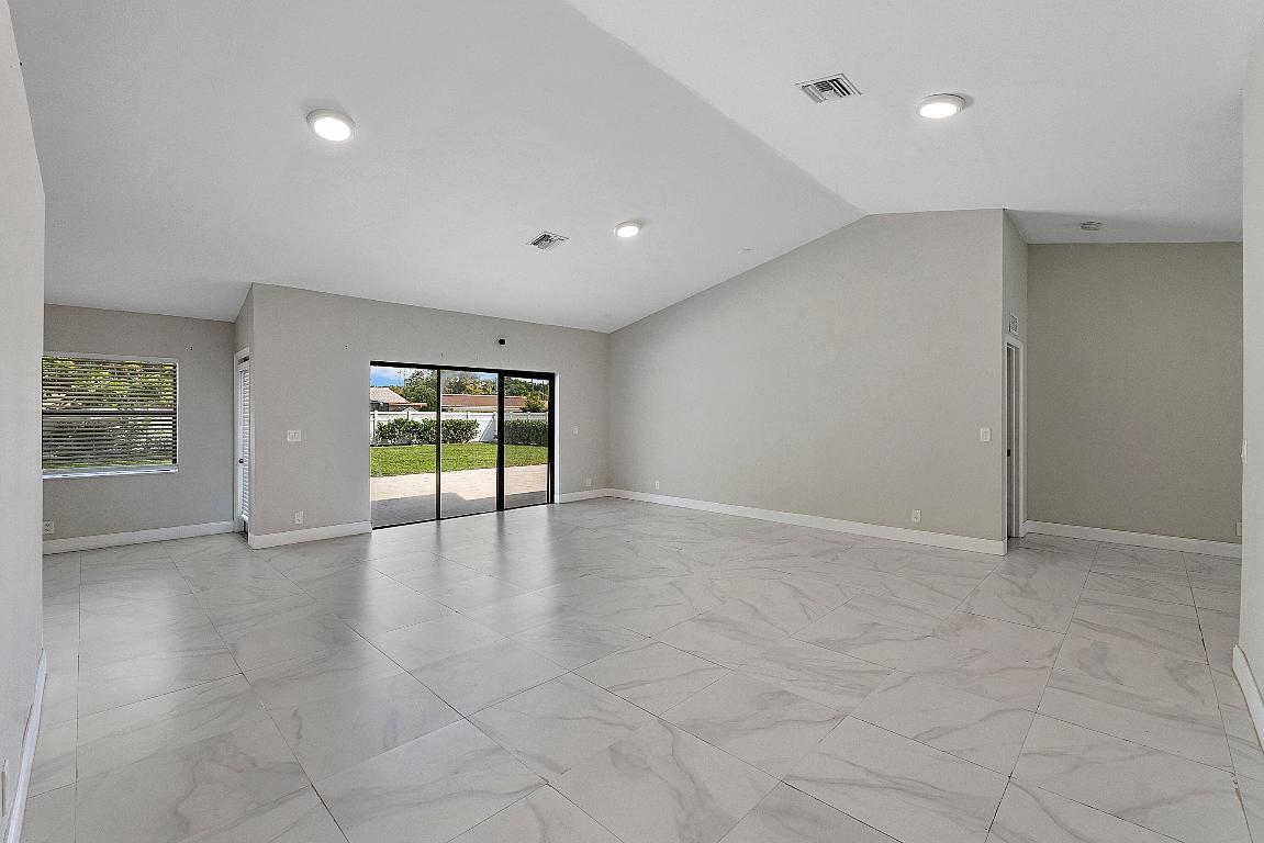 11461 NW 39th Street