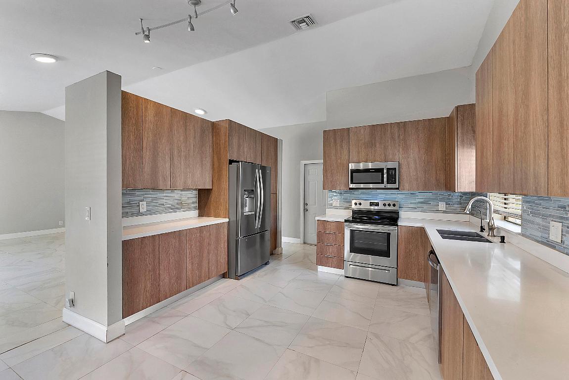 11461 NW 39th Street