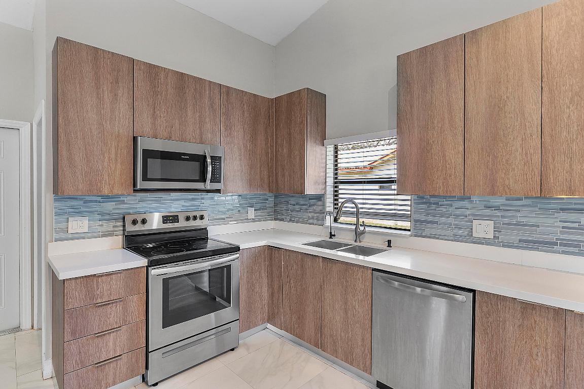 11461 NW 39th Street