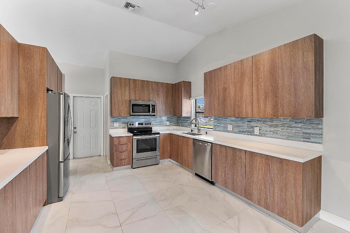 11461 NW 39th Street