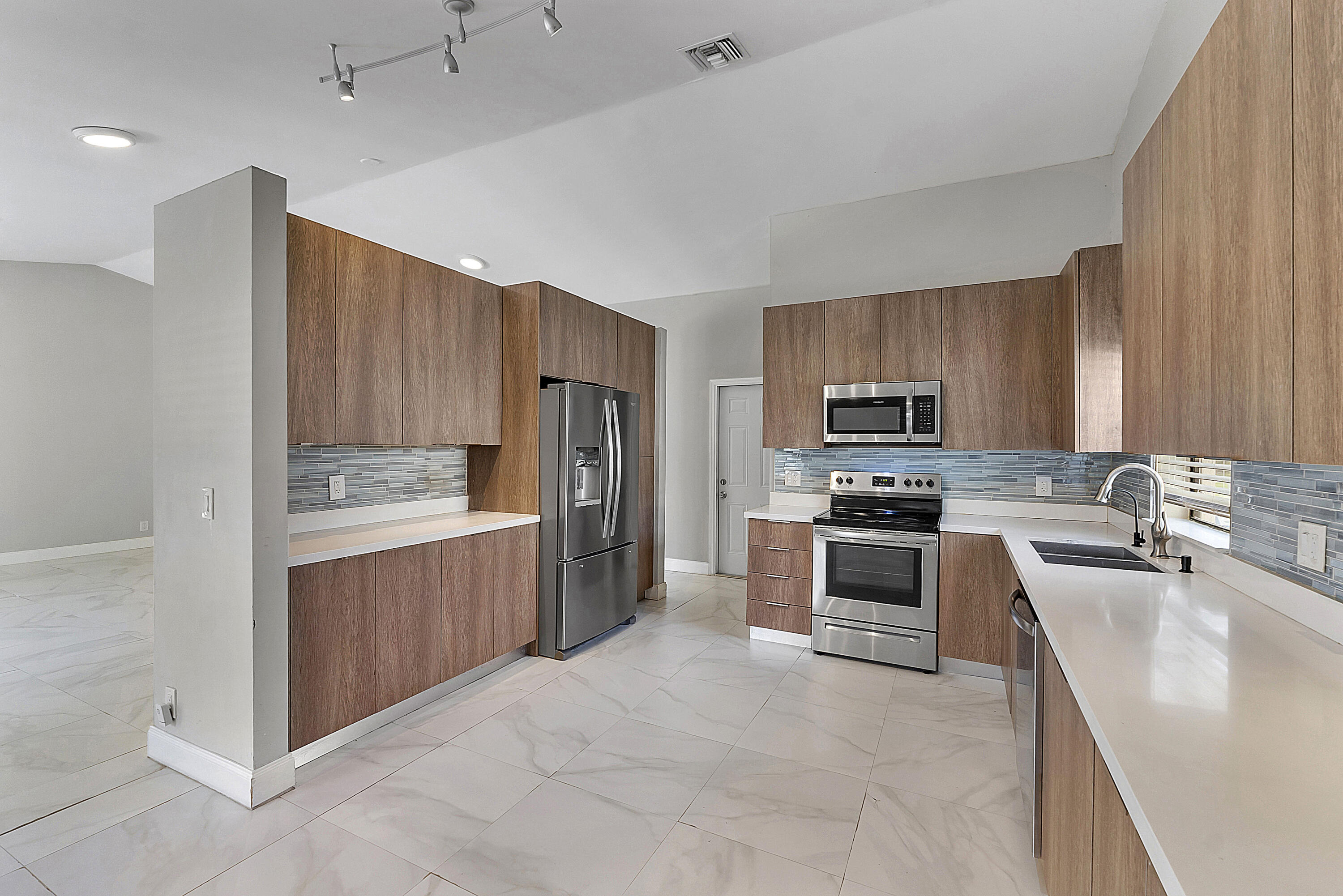 11461 NW 39th Street