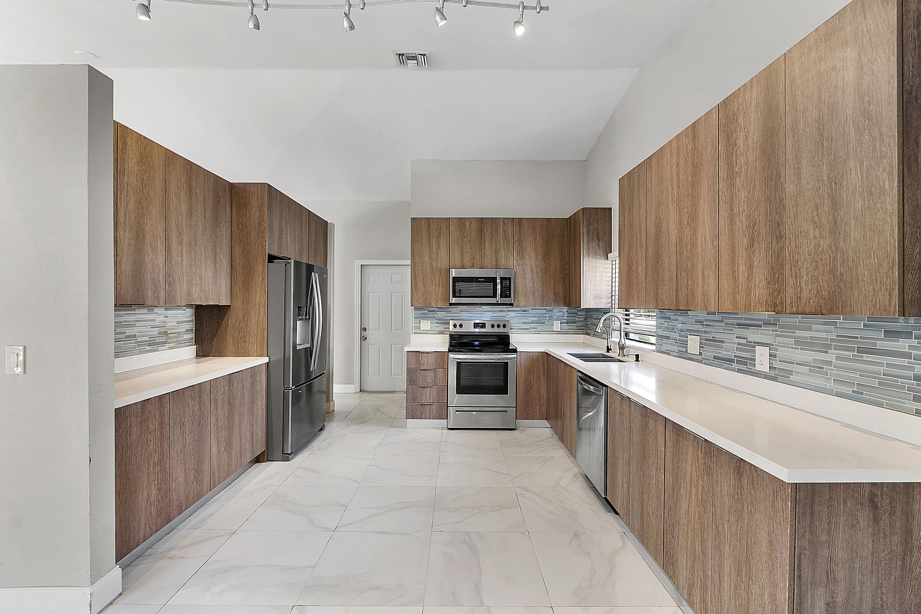 11461 NW 39th Street