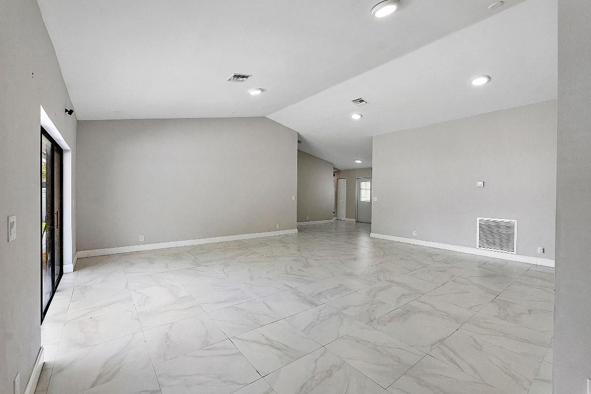 11461 NW 39th Street