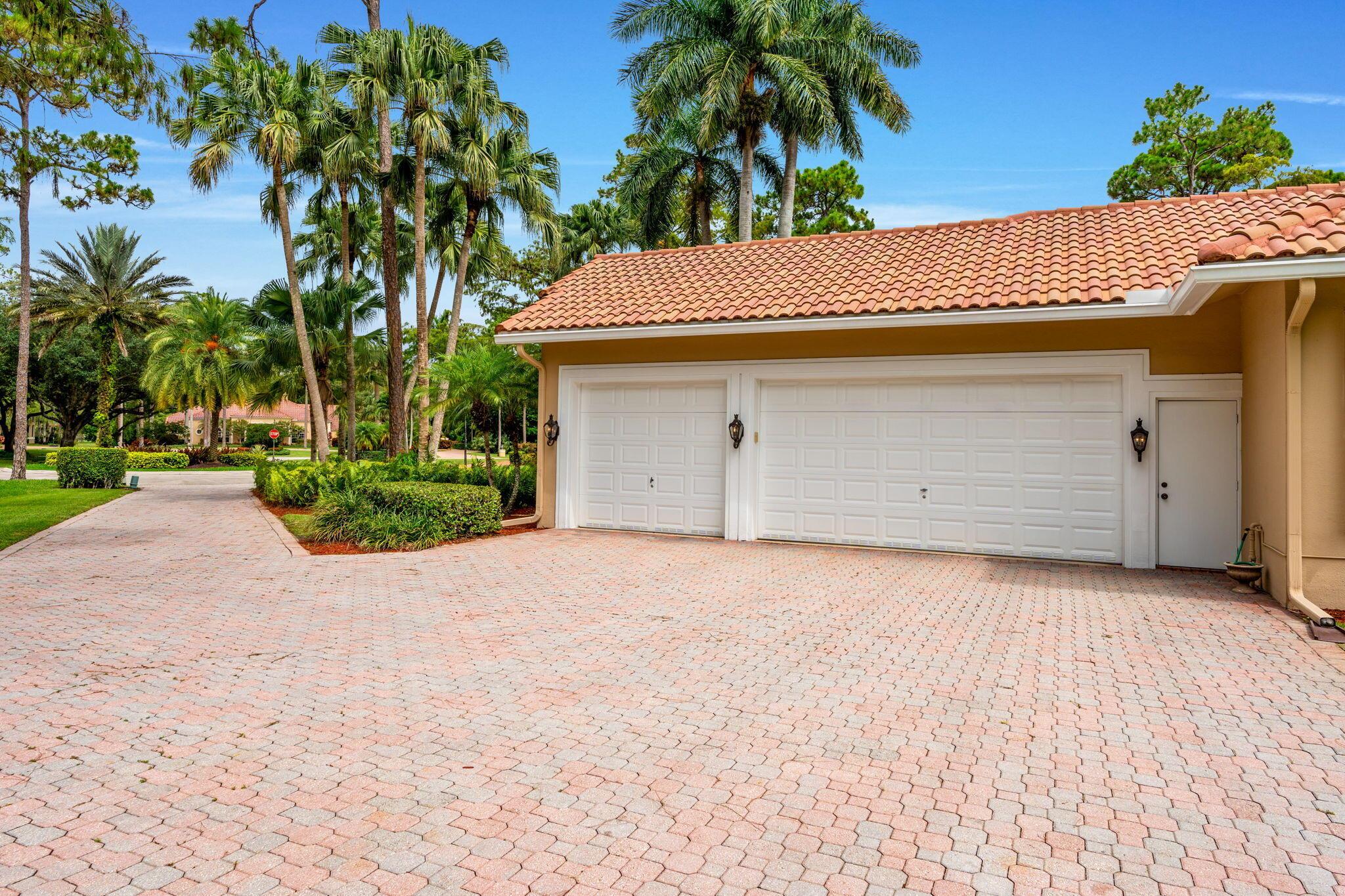 5285 E Leitner Drive