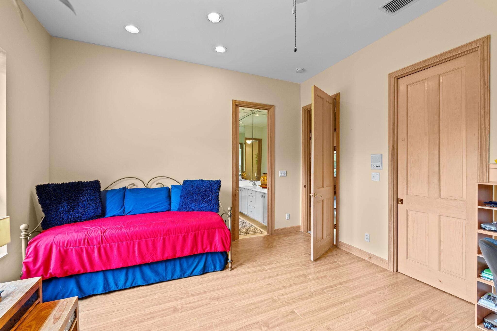 5285 E Leitner Drive