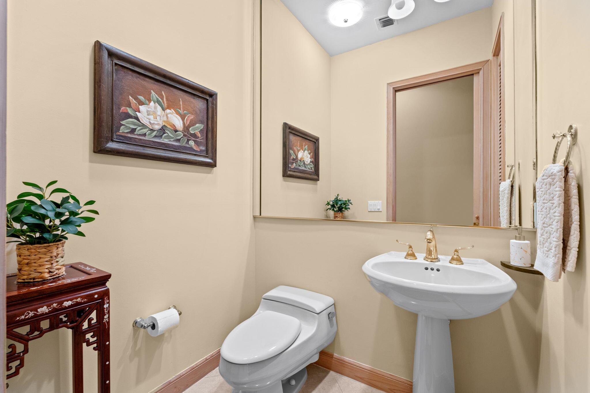 5285 E Leitner Drive