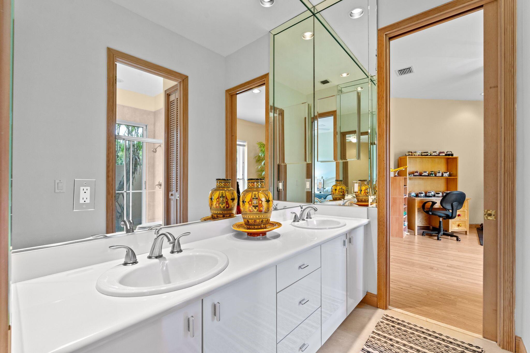 5285 E Leitner Drive