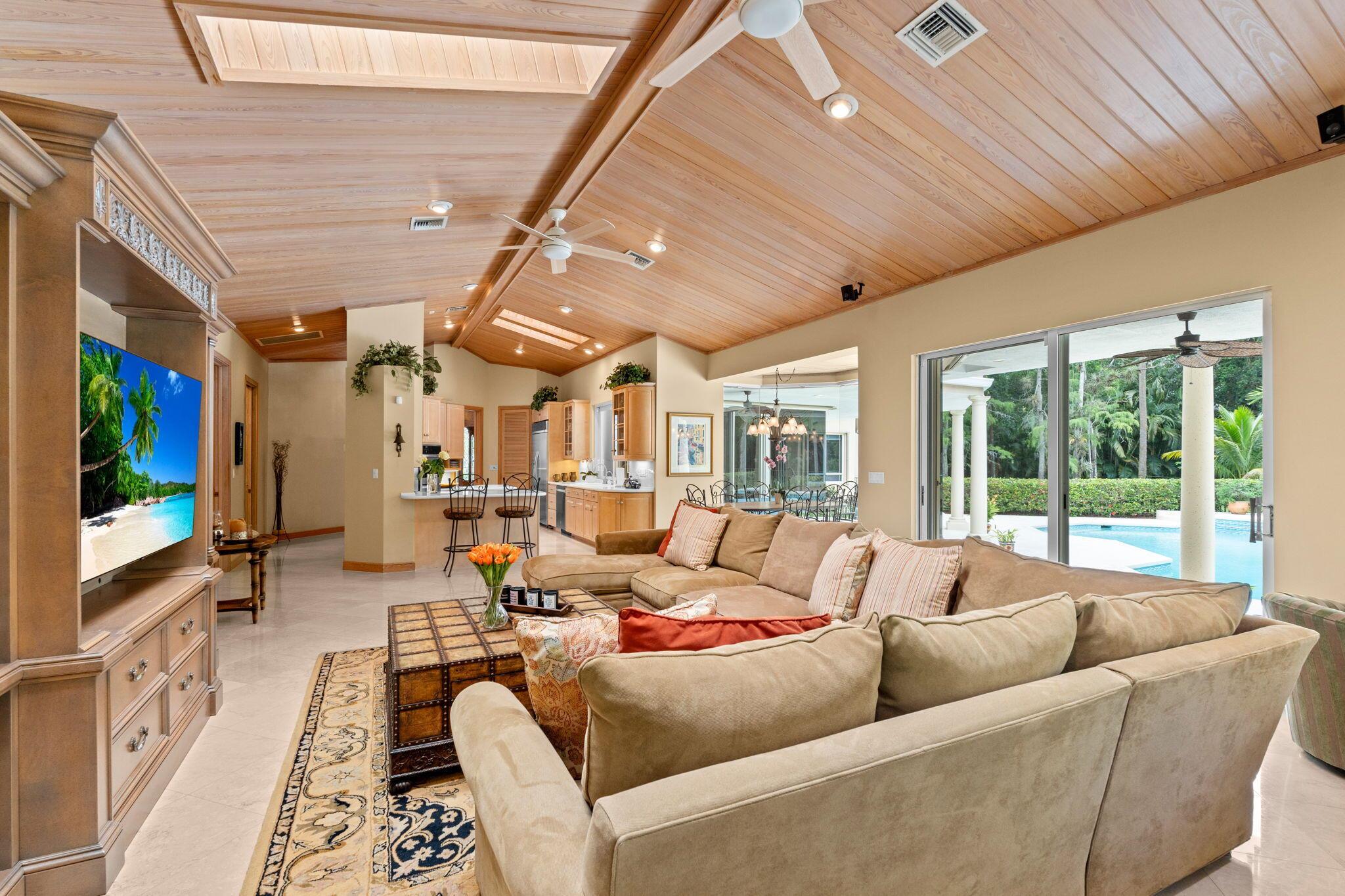 5285 E Leitner Drive