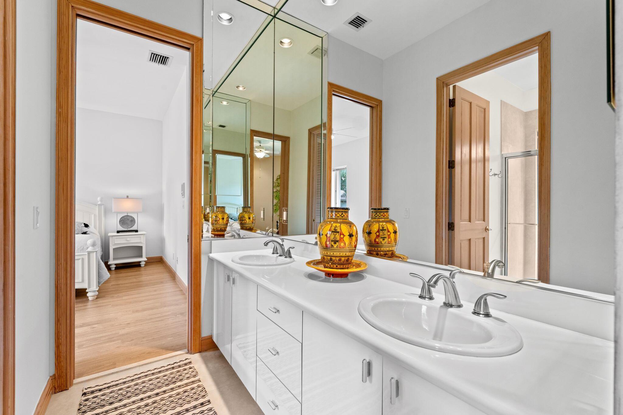 5285 E Leitner Drive