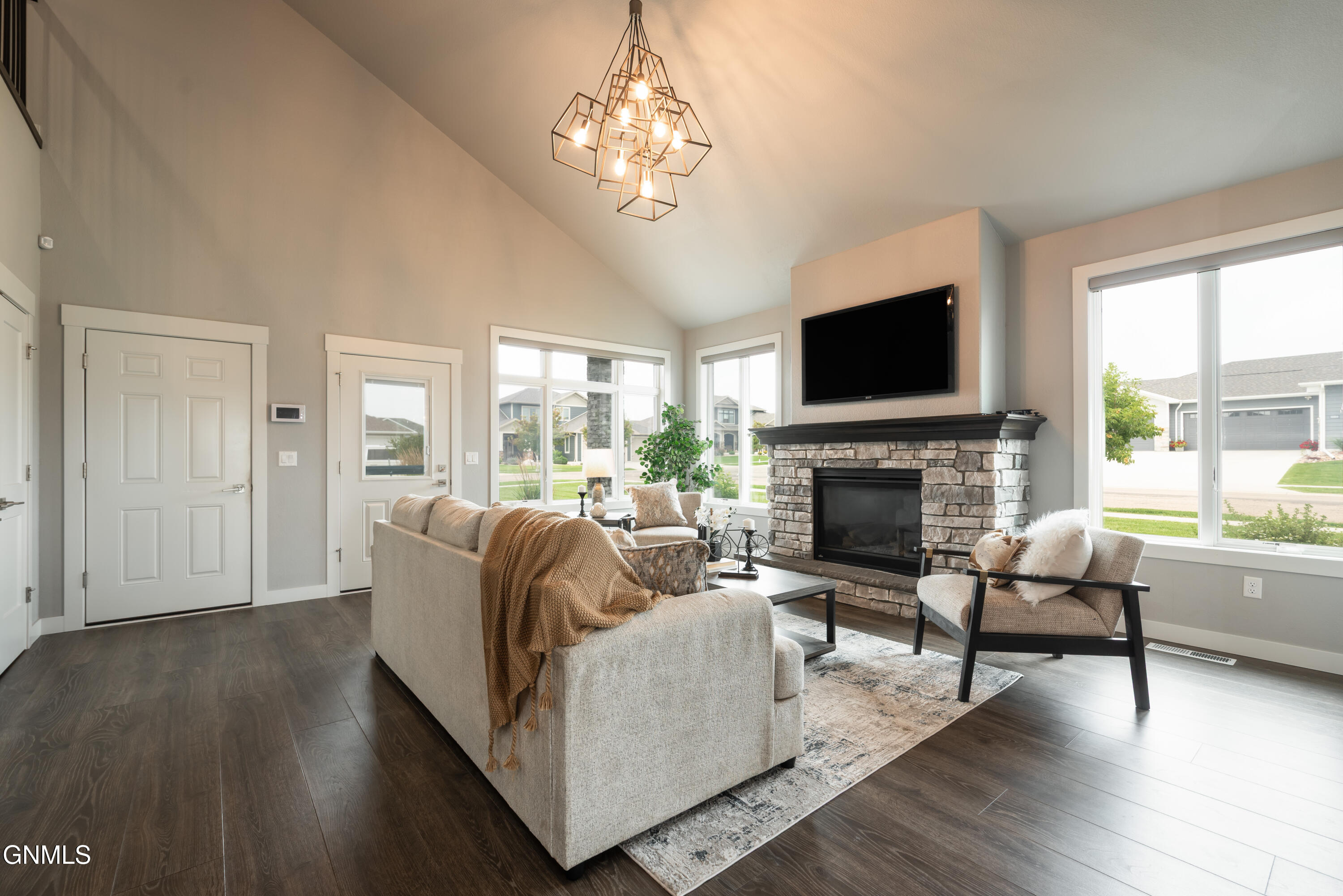 1424 Community Lp