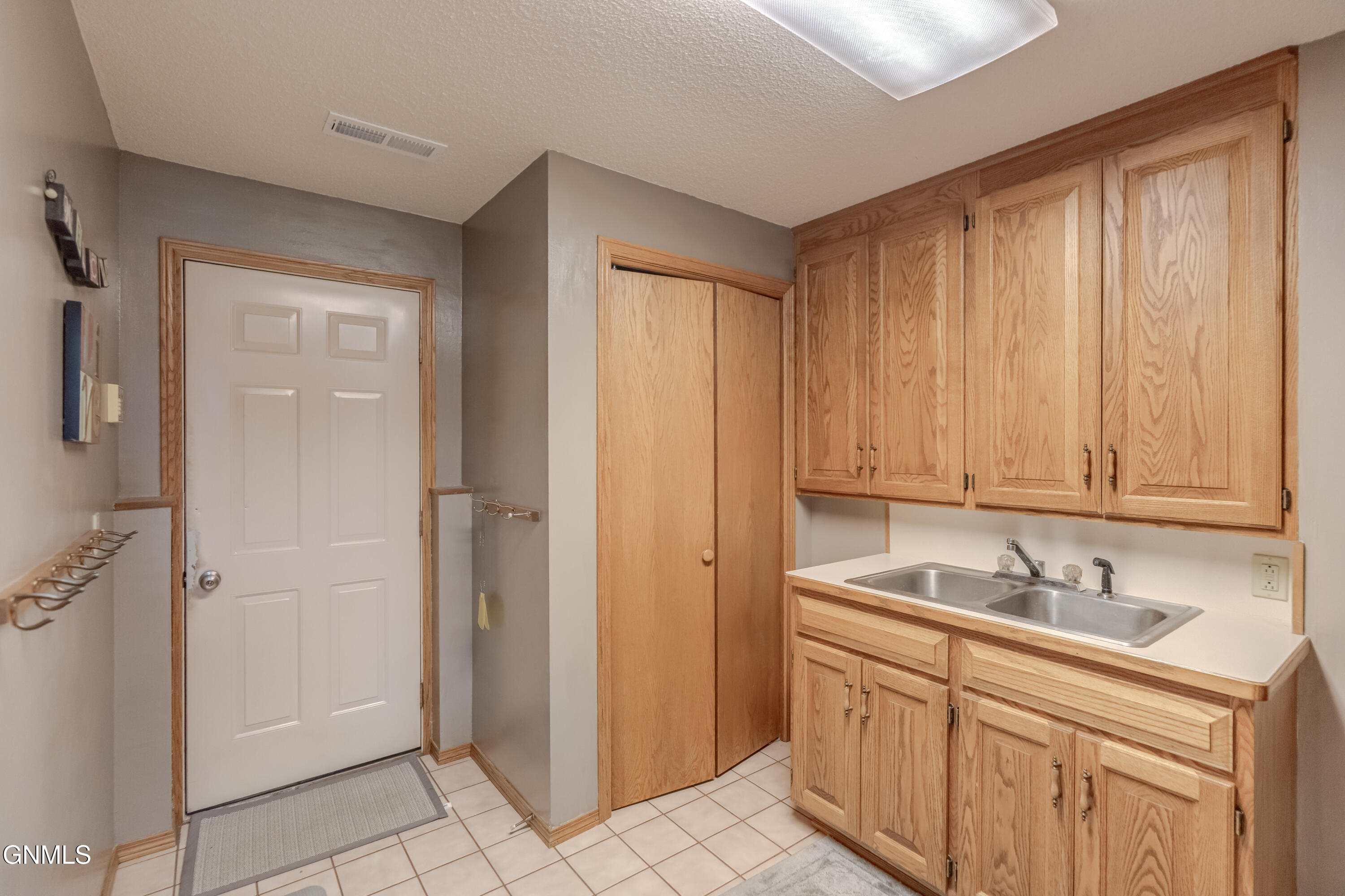 431 W Wachter Avenue