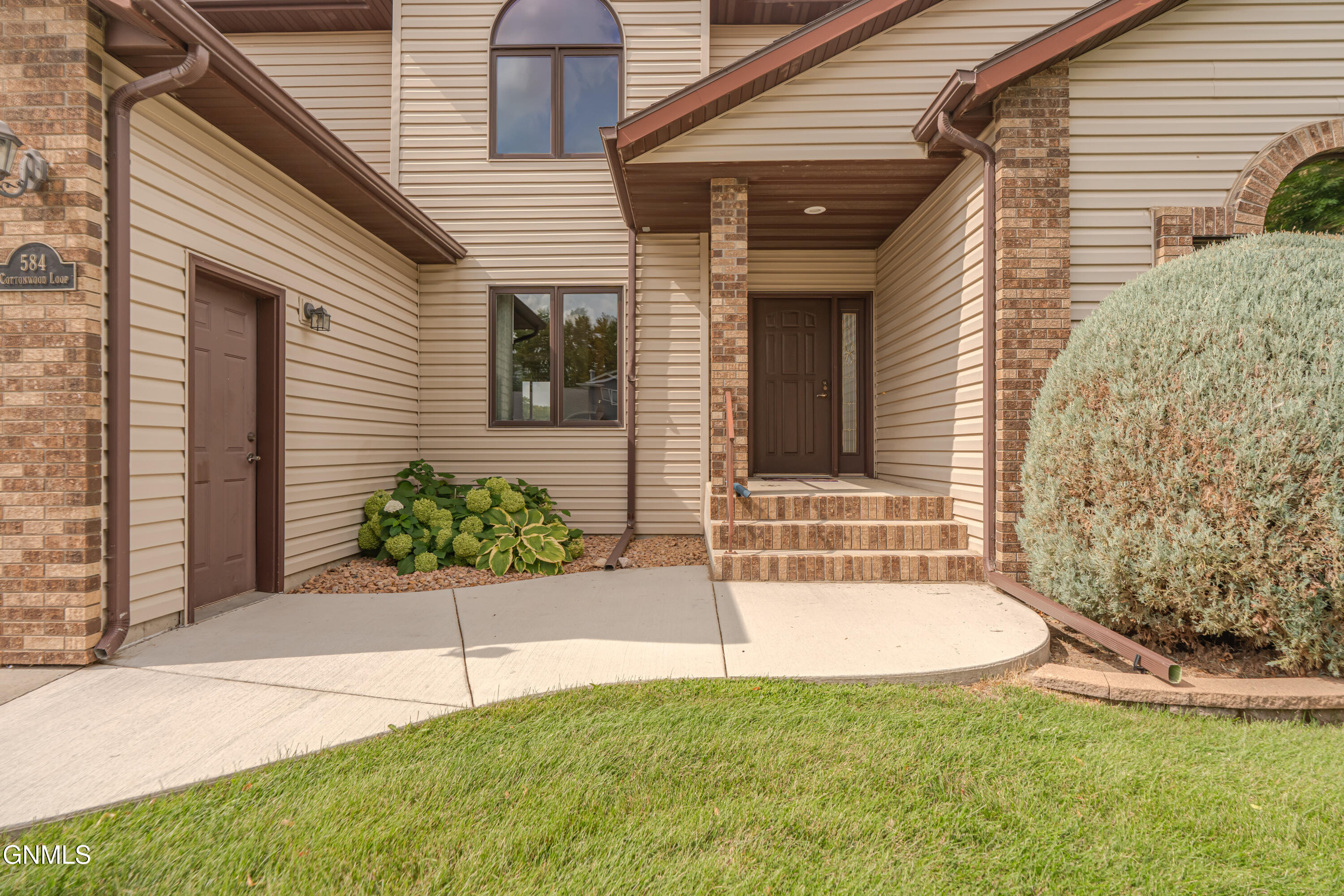584 Cottonwood Loop
