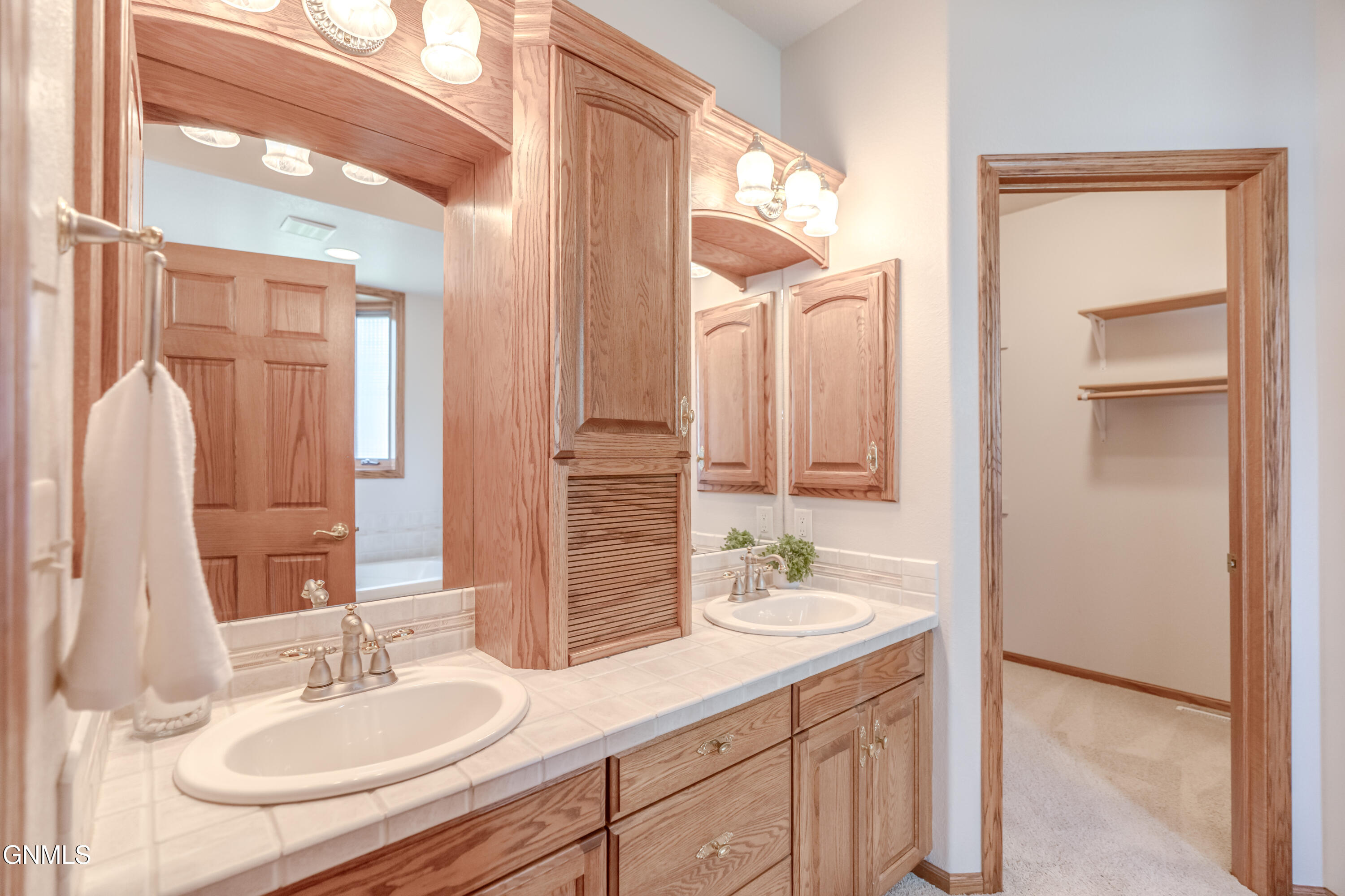 584 Cottonwood Loop