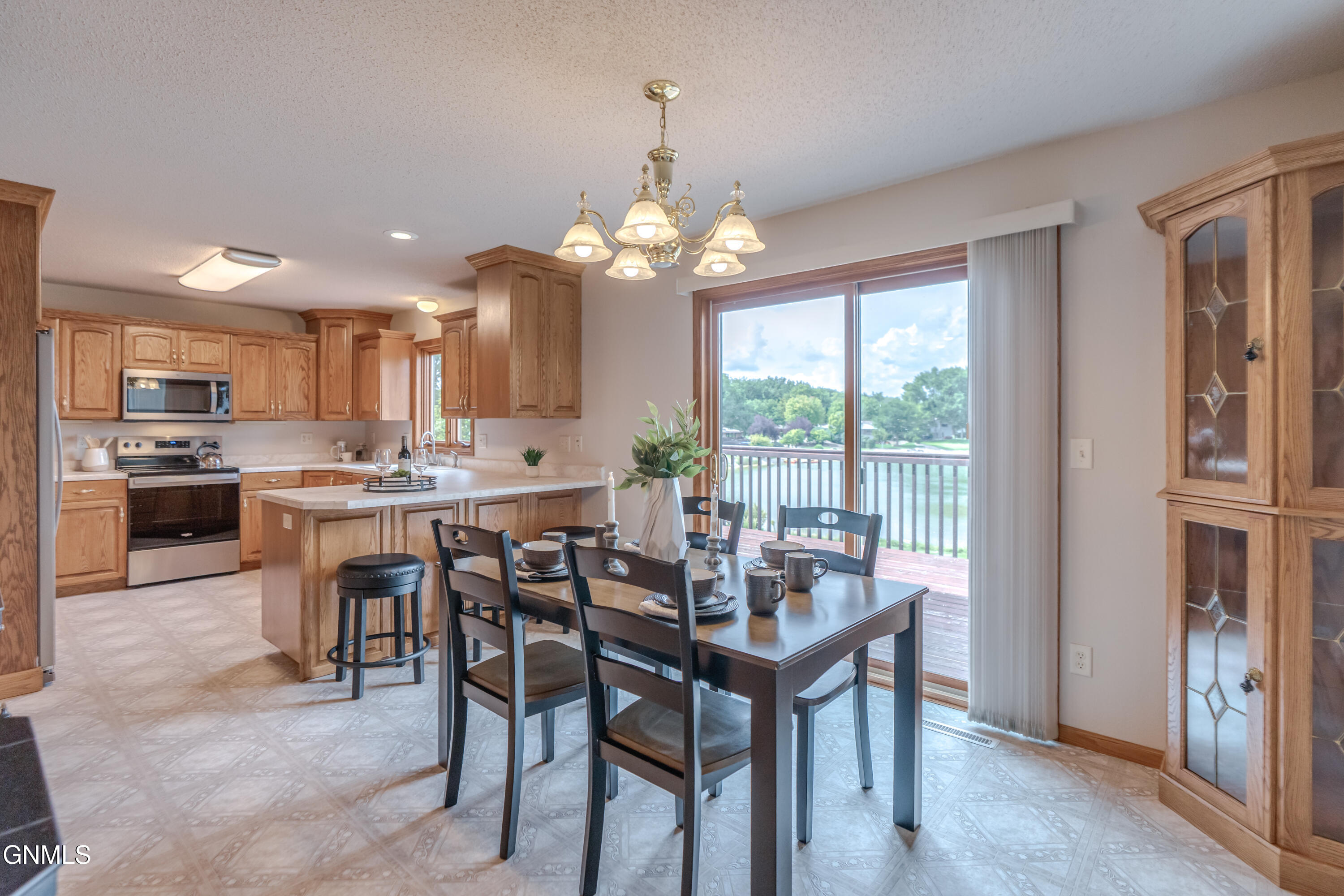 584 Cottonwood Loop