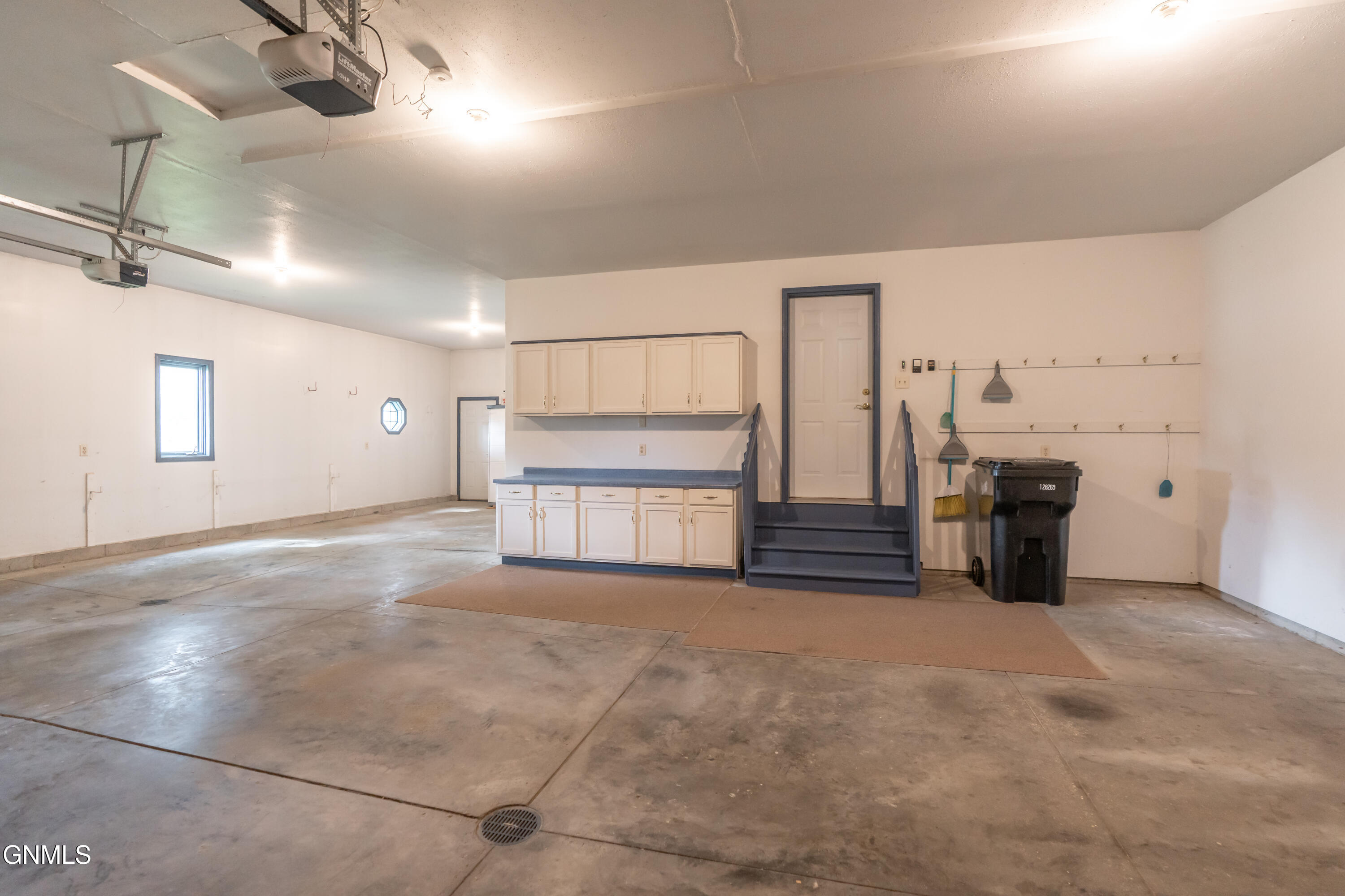 584 Cottonwood Loop