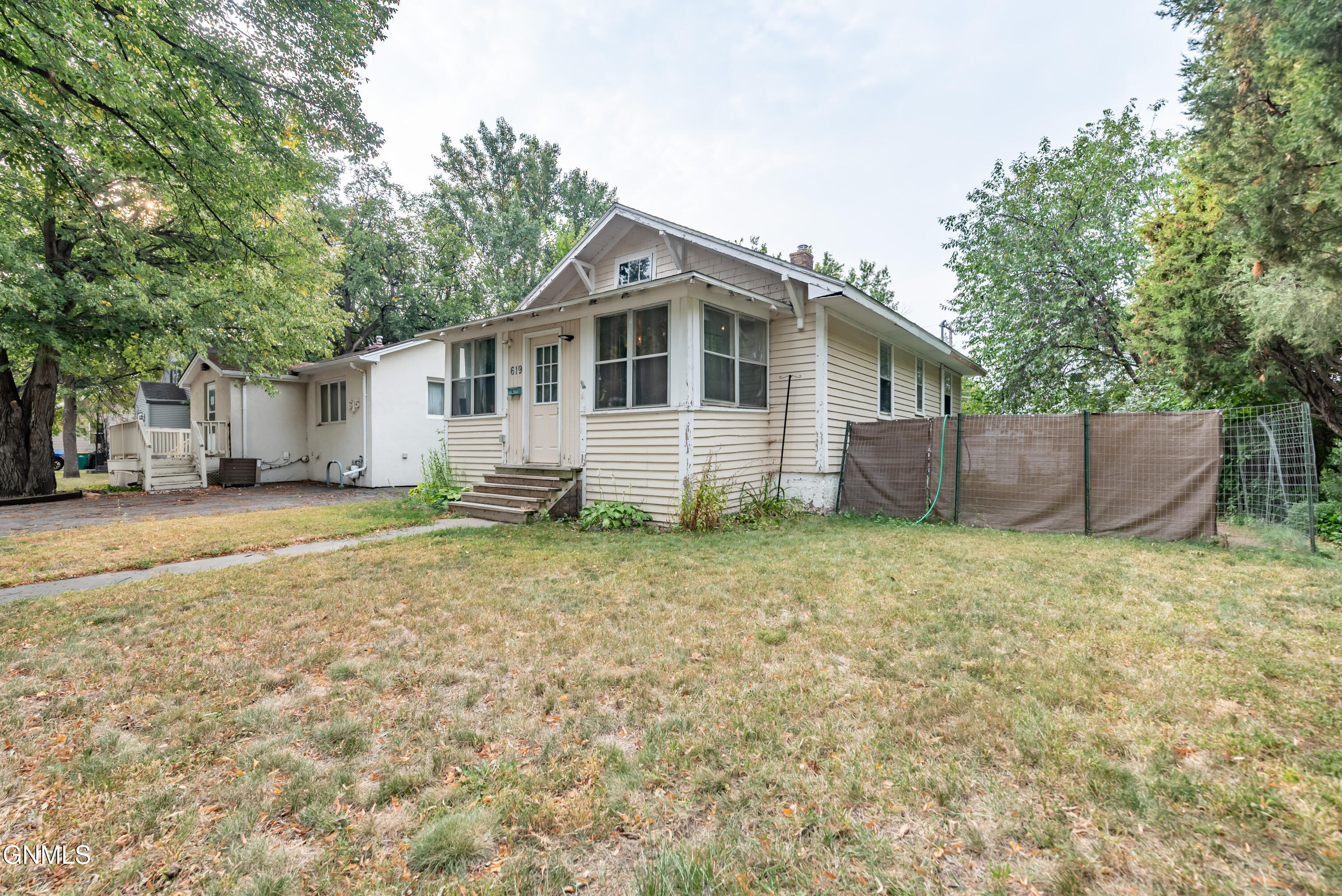 619 W Rosser Avenue