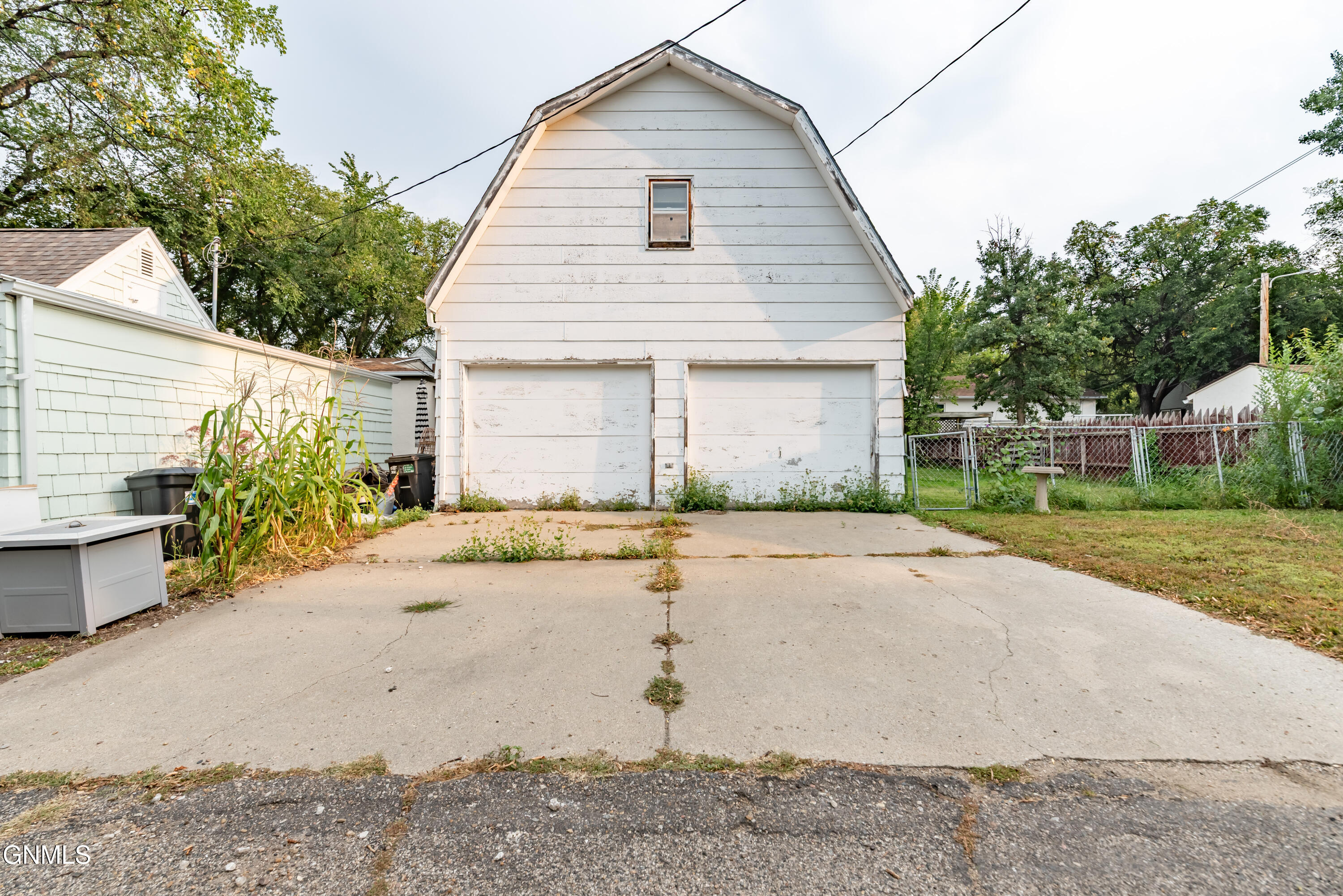 619 W Rosser Avenue