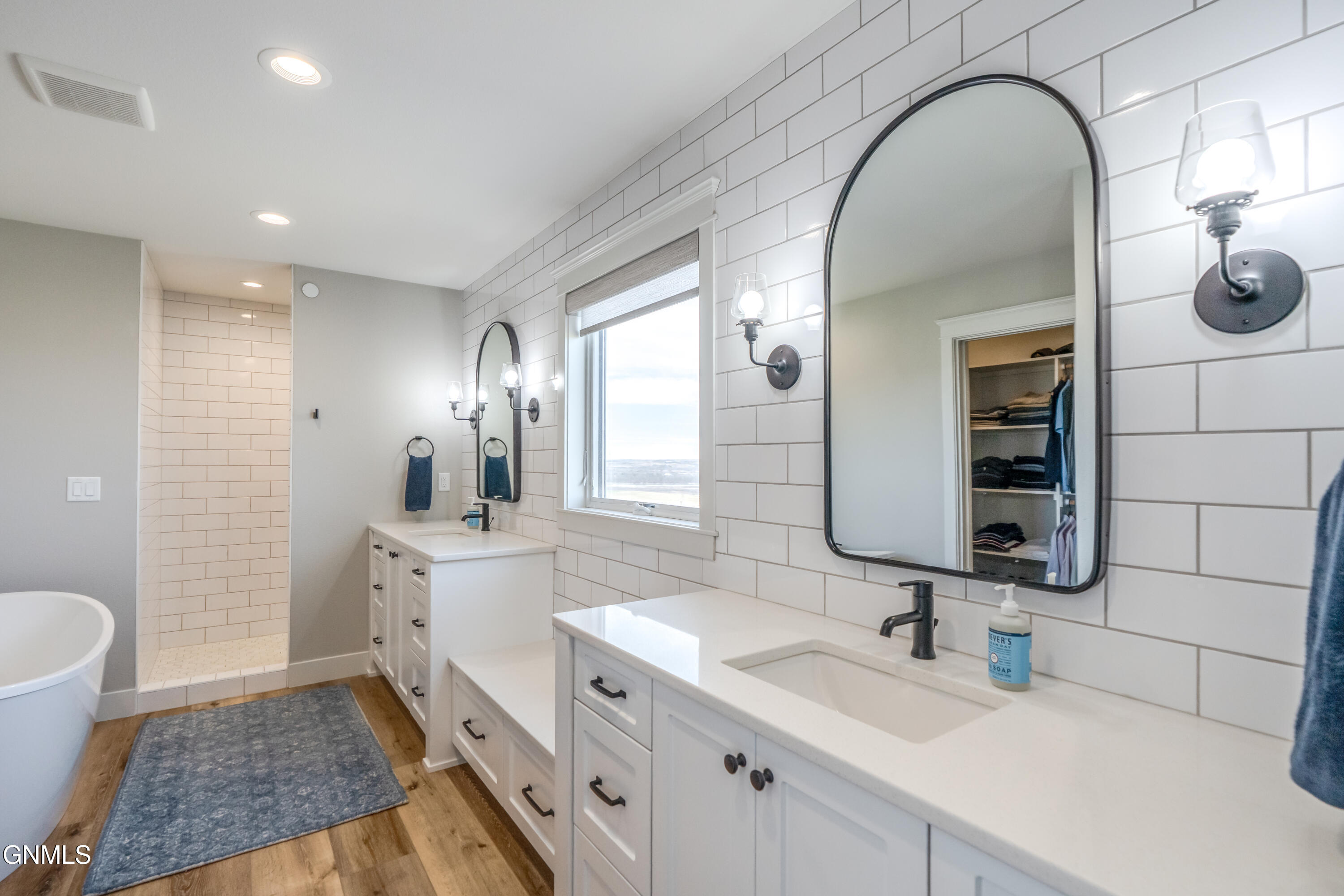 3312 Promontory Drive