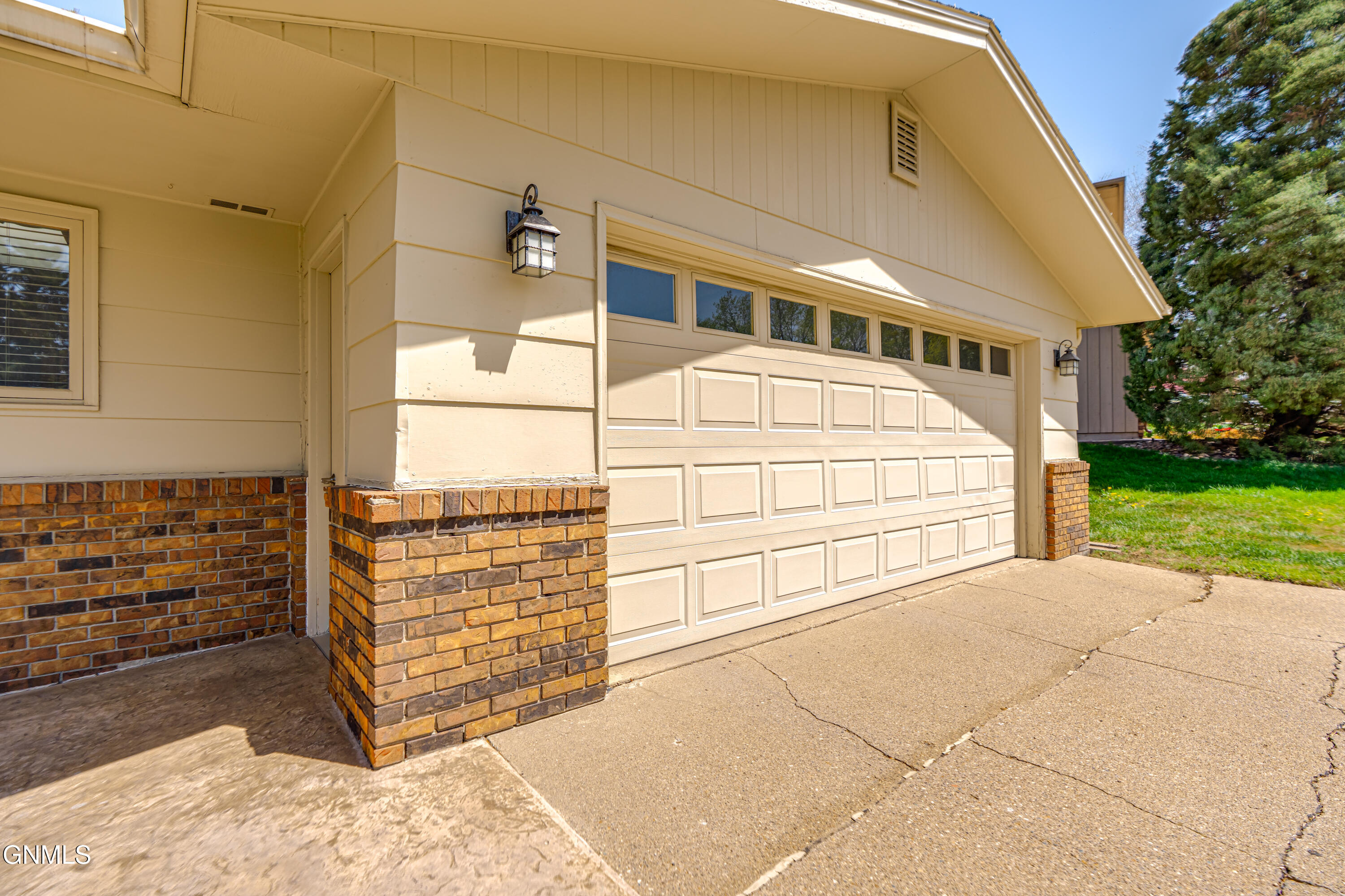 208 Redstone Drive