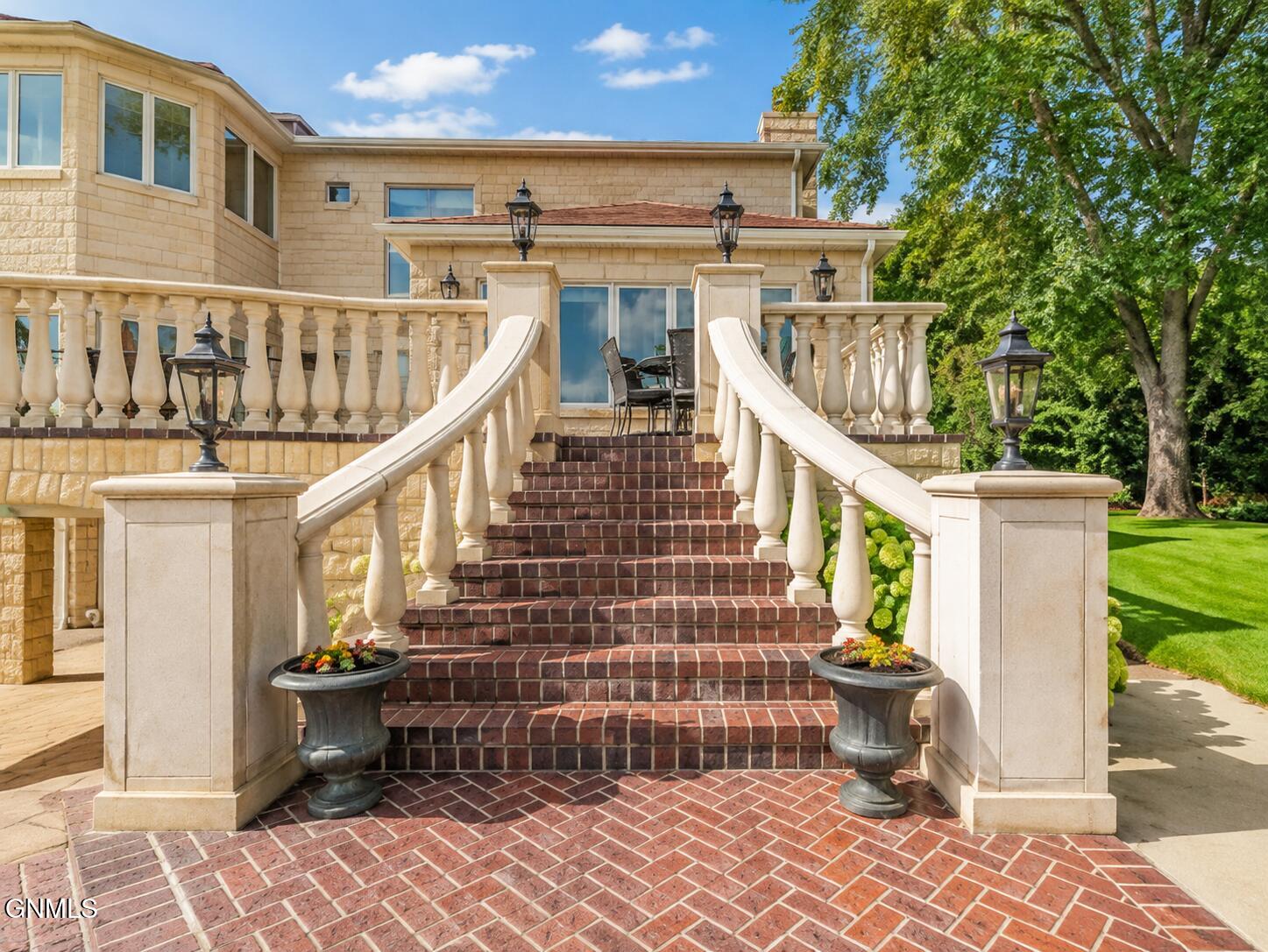 2023 Harbor Drive