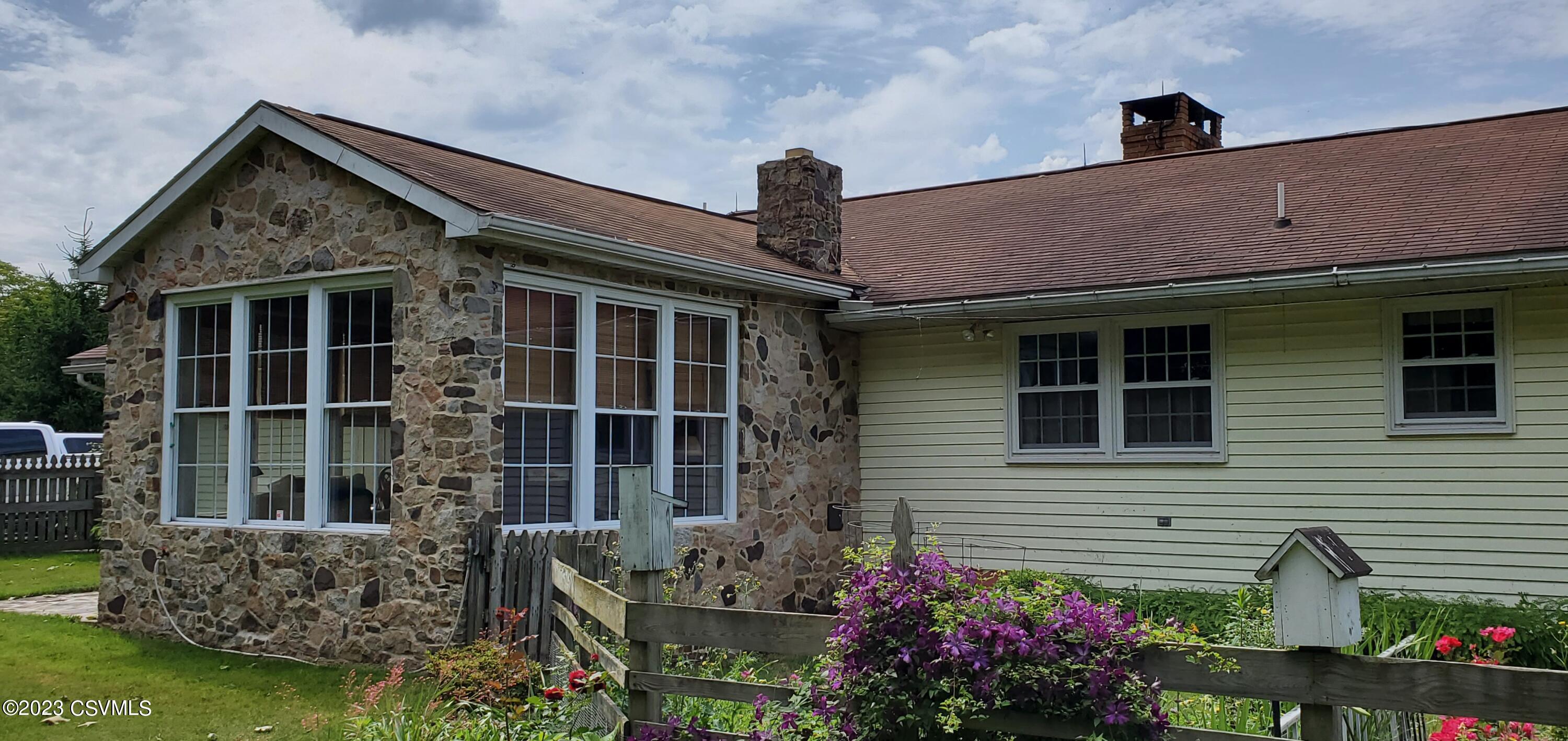 971 SKYVIEW Drive