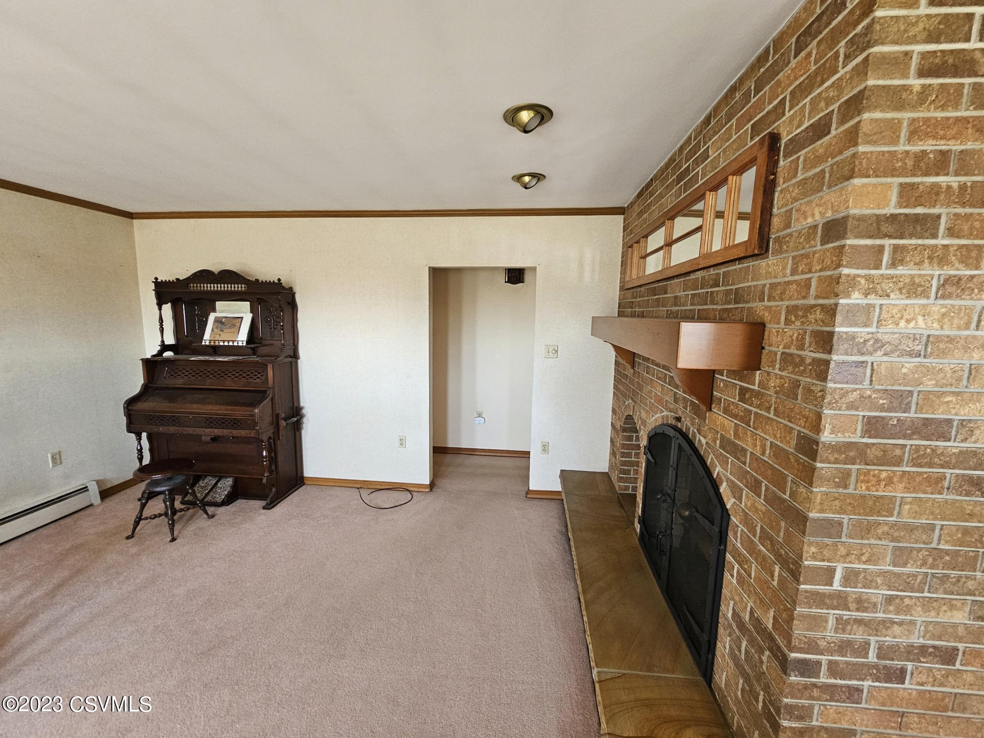 971 SKYVIEW Drive