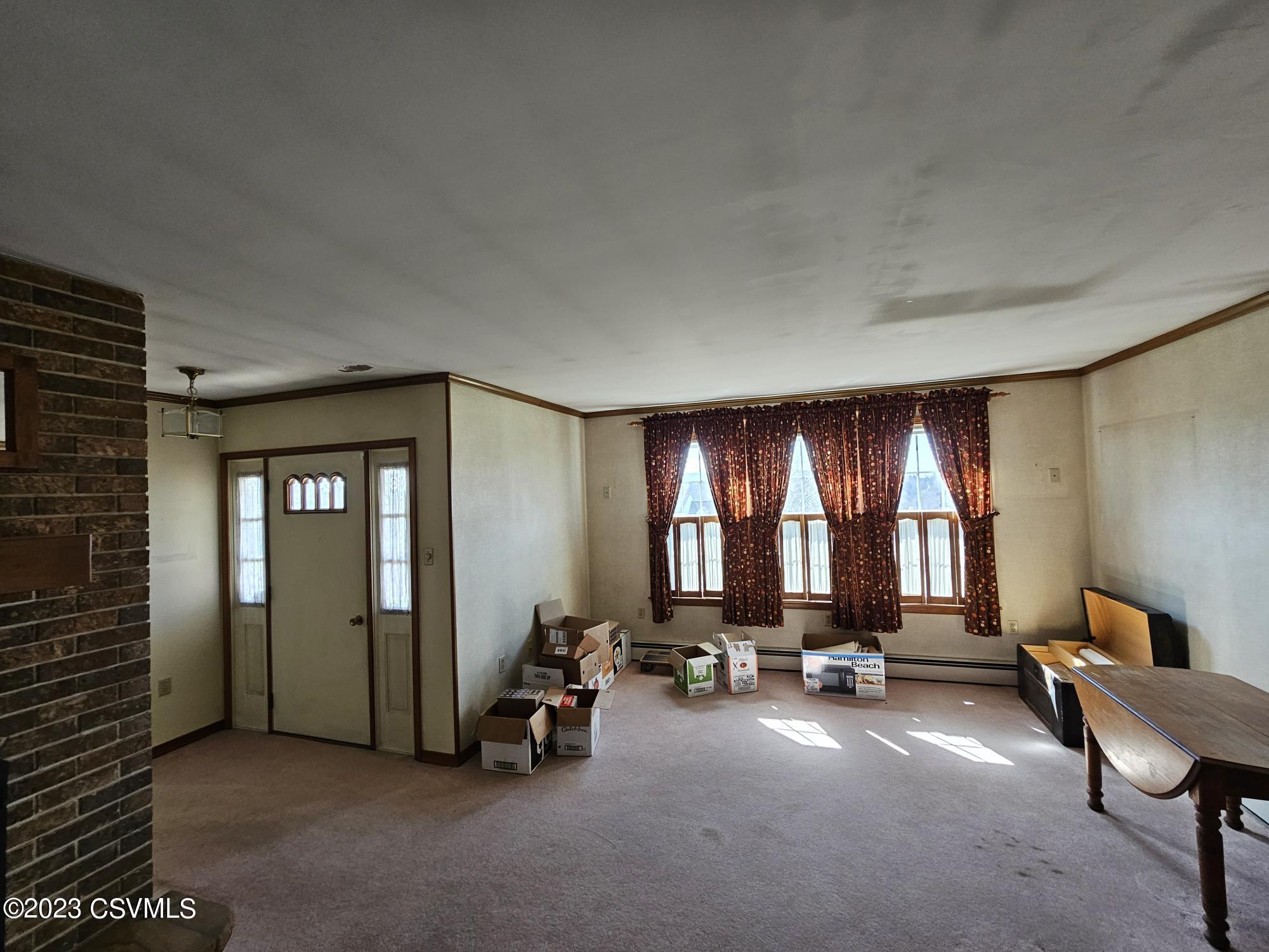 971 SKYVIEW Drive