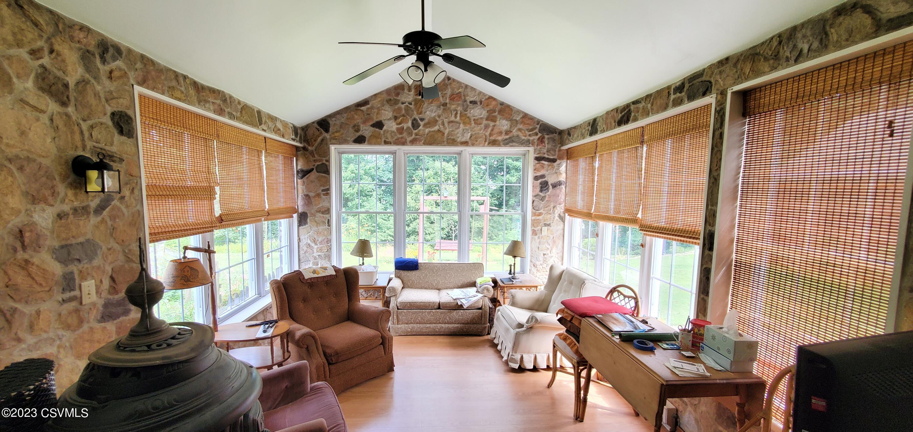 971 SKYVIEW Drive