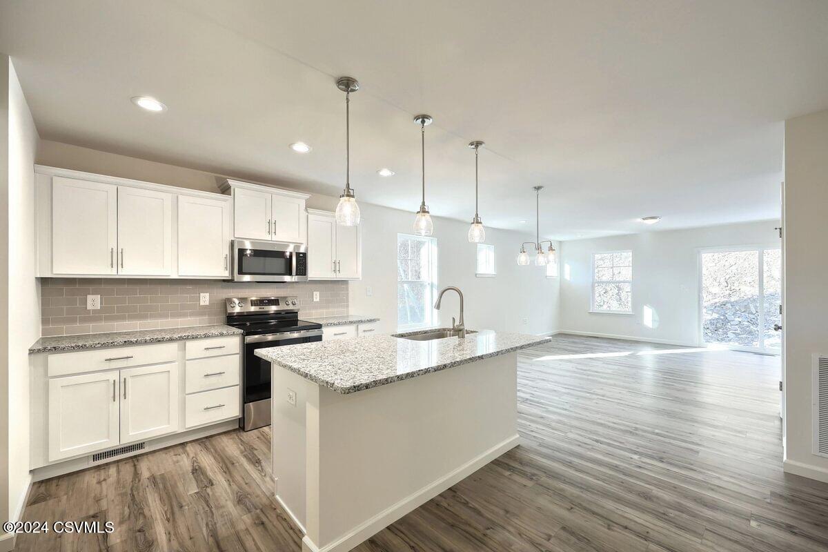 150 LAUREL RUN Circle