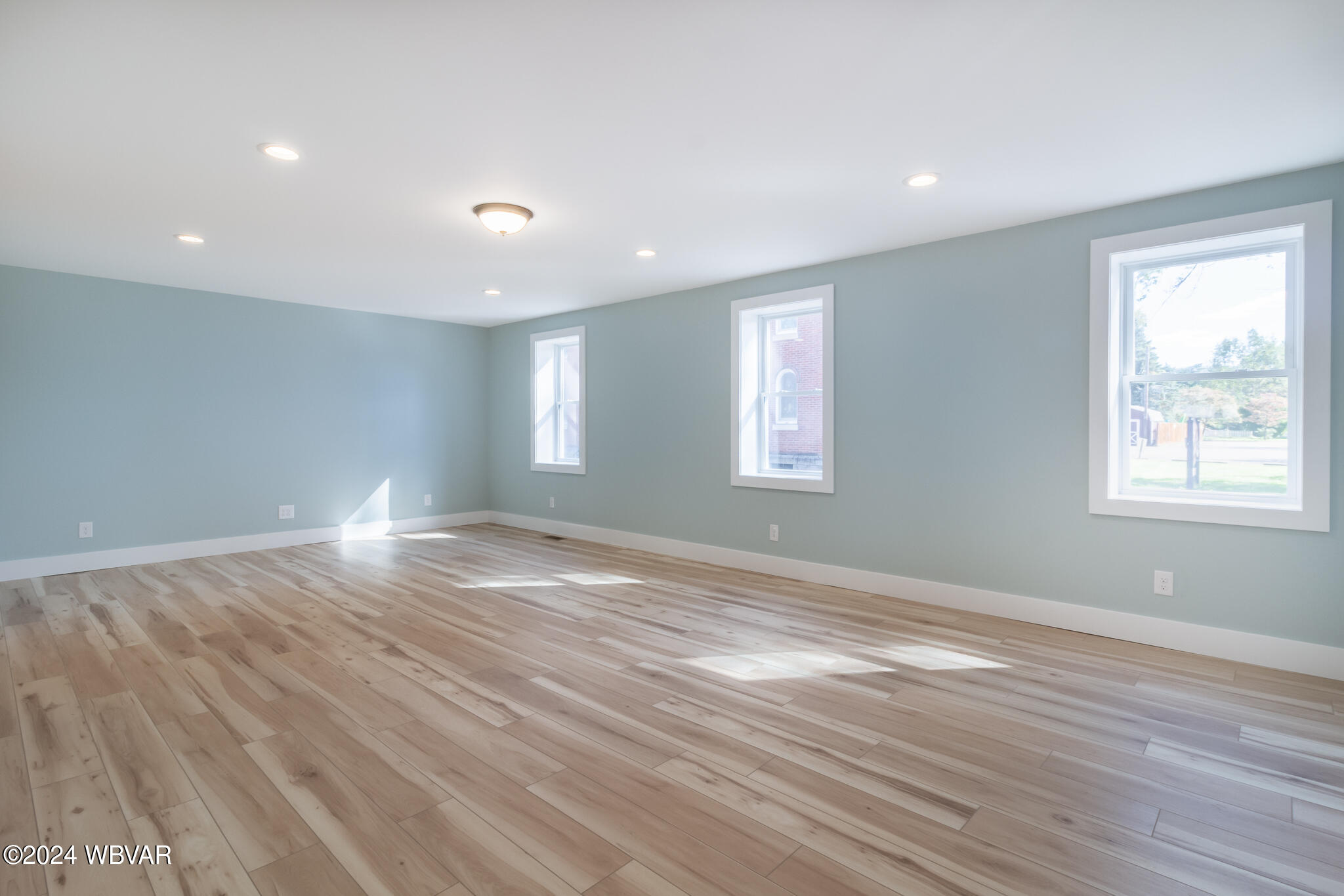 9 E PENN STREET