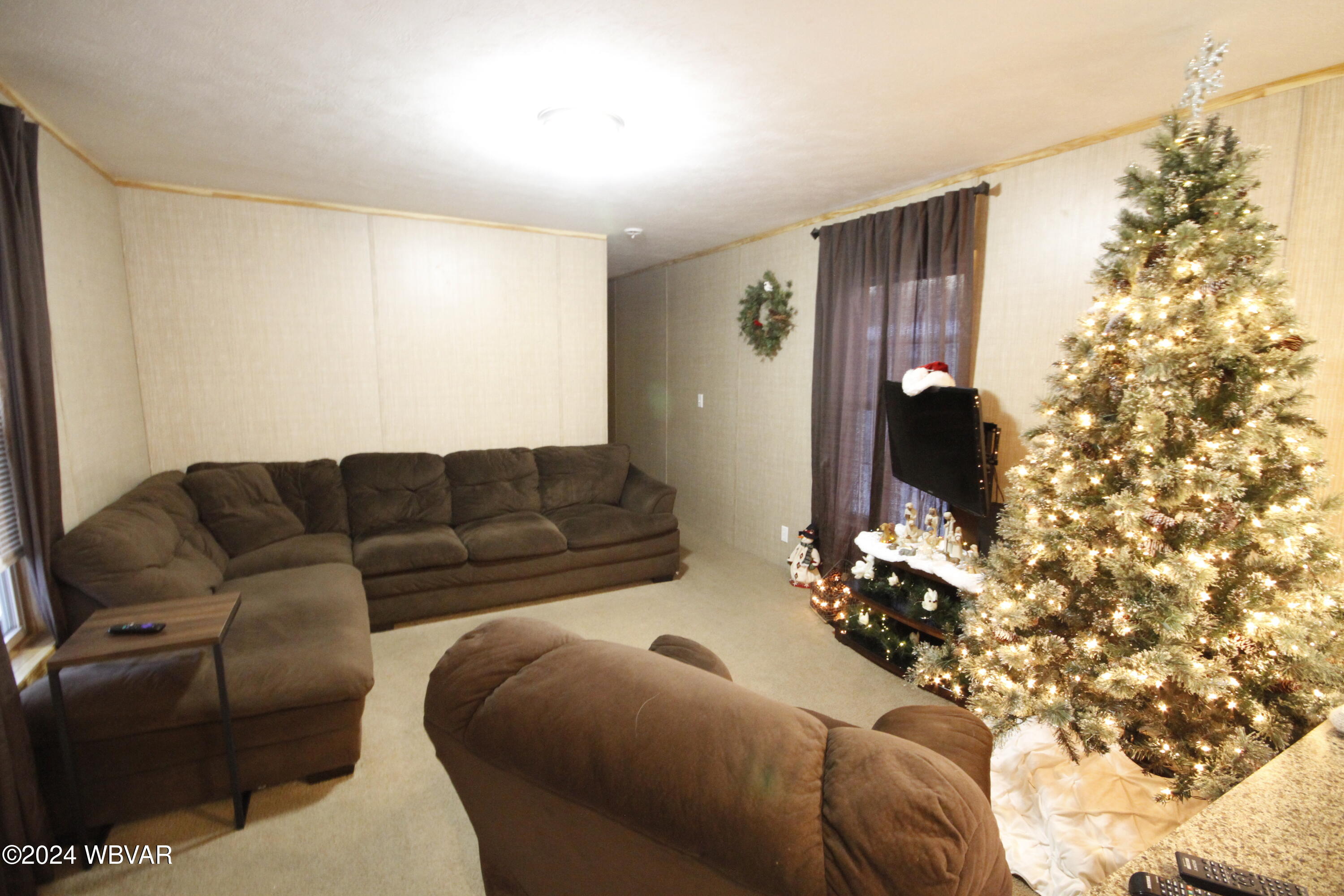 22 BLUE JAY DRIVE