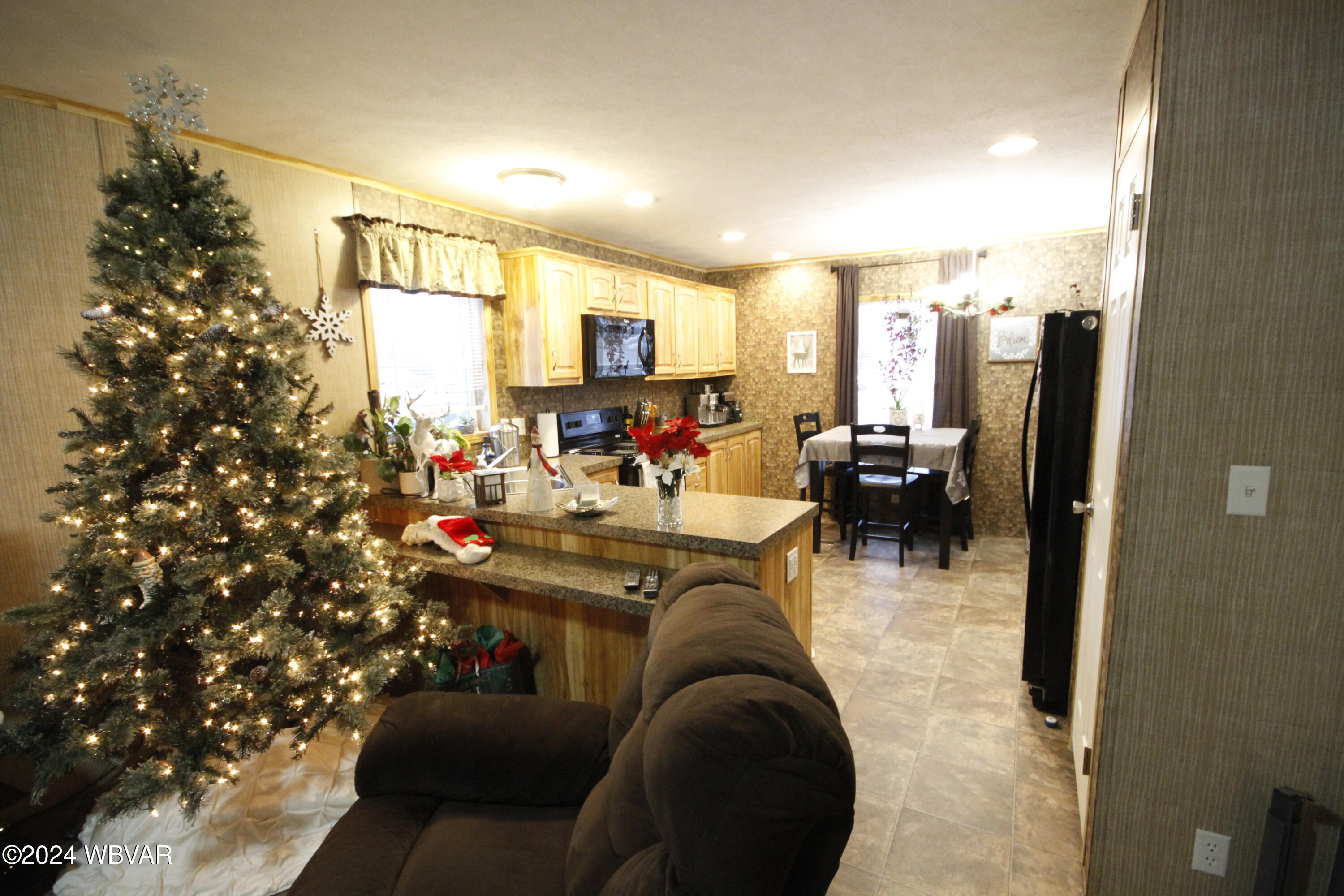 22 BLUE JAY DRIVE